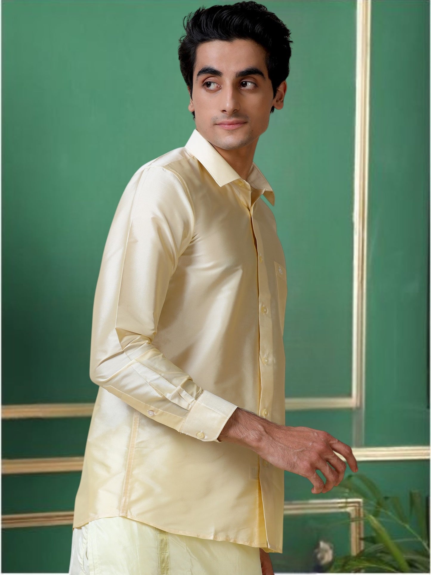 Tattva Men Slim Fit Solid Cut Away Collar Casual Shirt