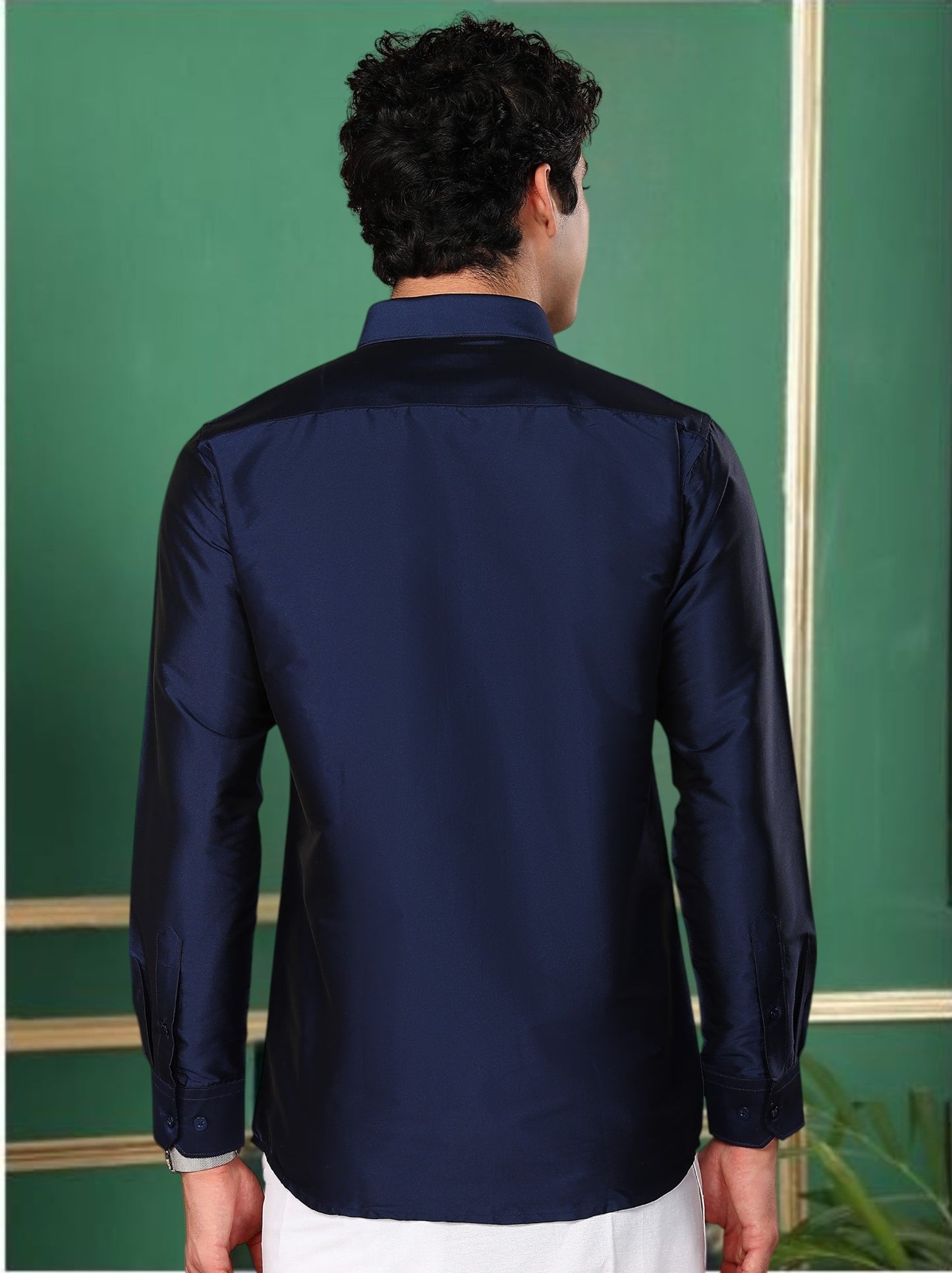 Tattva Mens Navy Blue Solid Shirt