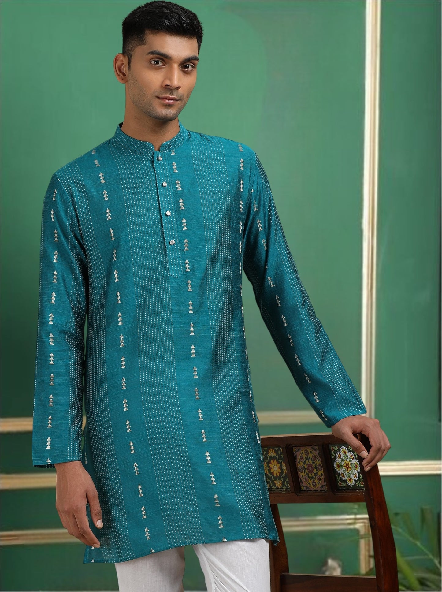 Tattva Blue Toned Threadwork Short Kurta