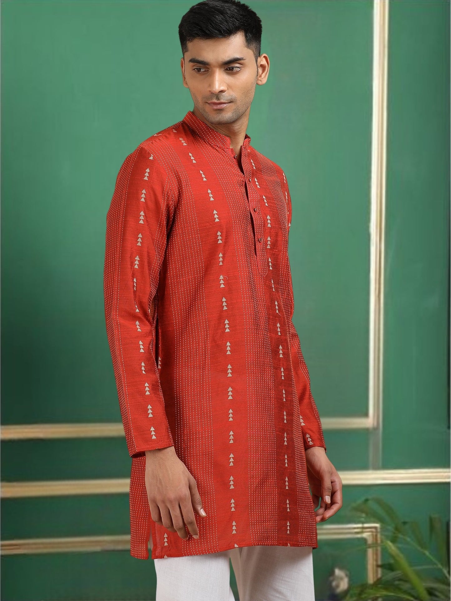 Tattva Maroon Toned Threadwork Short Kurta