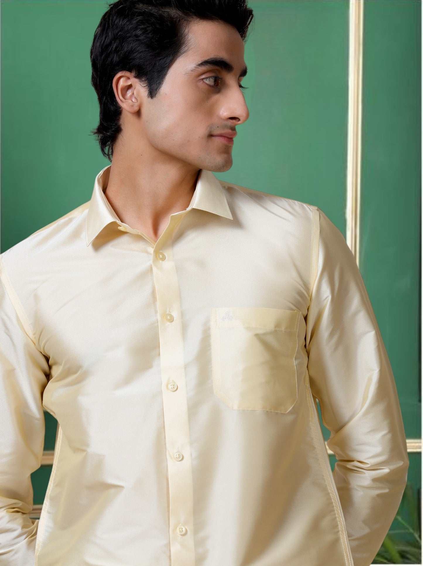Tattva Men Slim Fit Solid Cut Away Collar Casual Shirt
