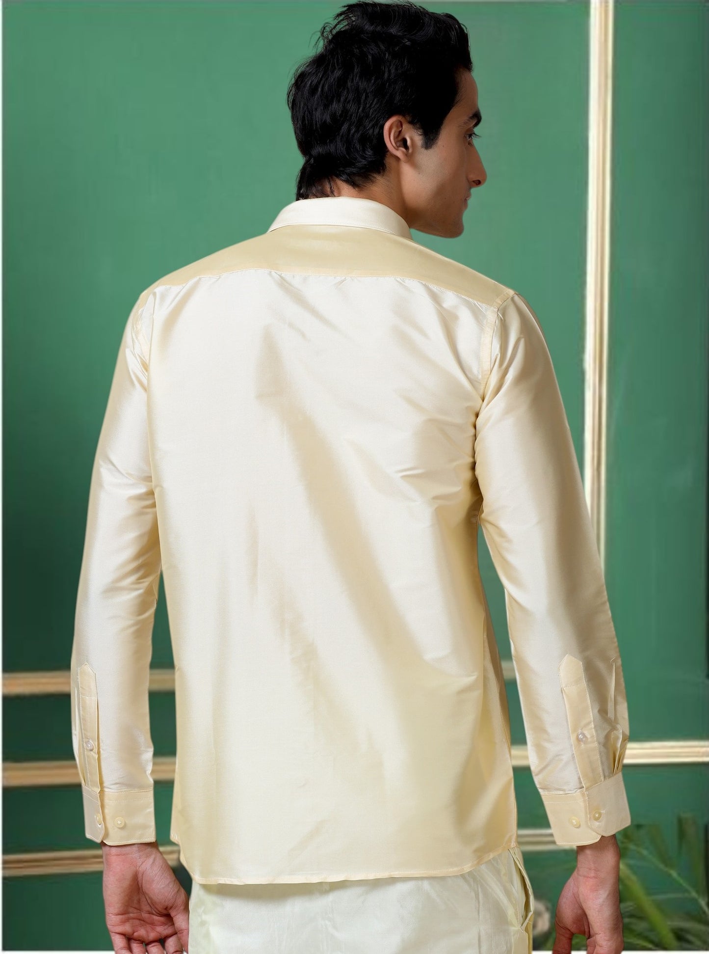 Tattva Men Slim Fit Solid Cut Away Collar Casual Shirt