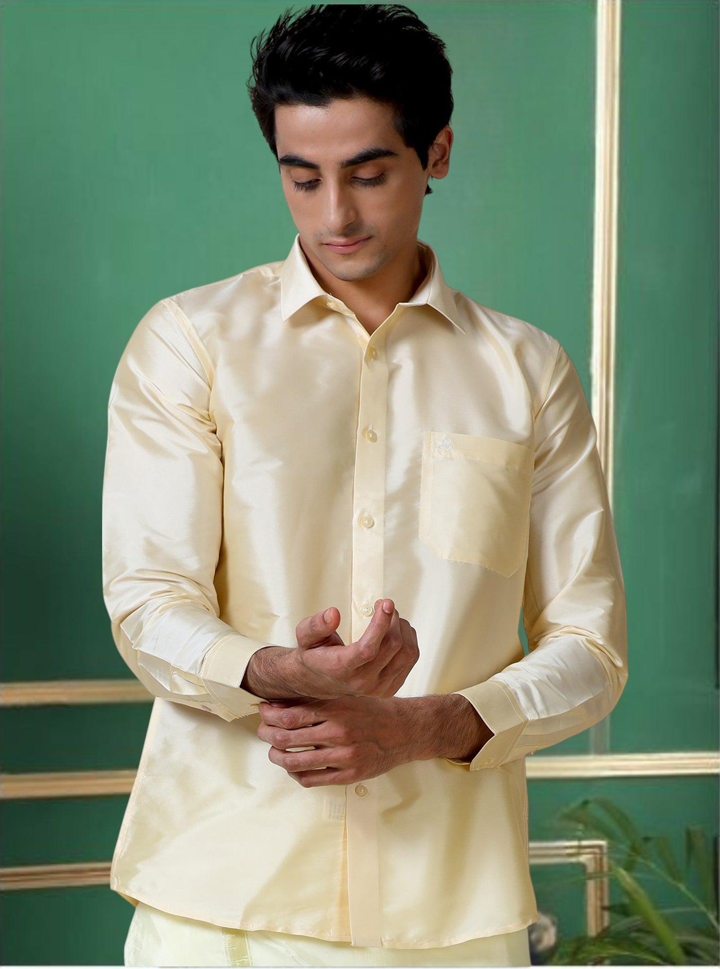 Tattva Men Slim Fit Solid Cut Away Collar Casual Shirt