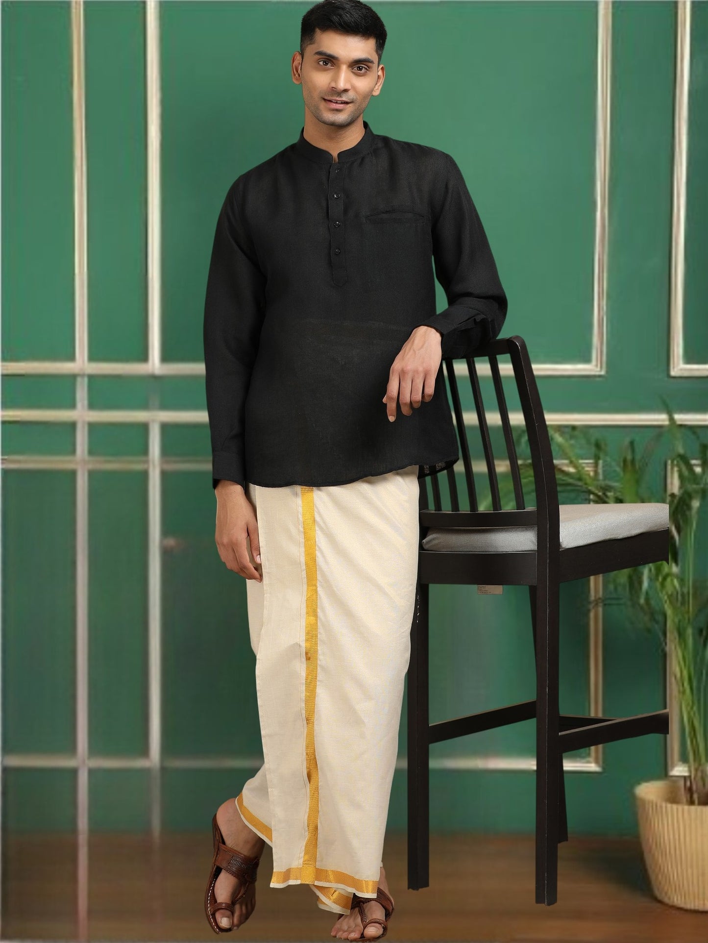 Tattva Men Black Solid Super Short Kurta