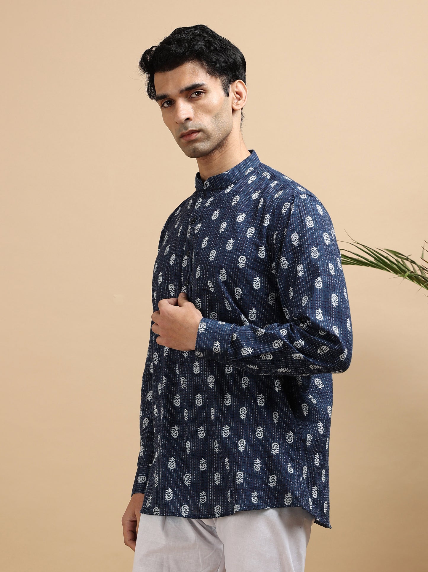 Tattva Men Floral Printed Woven Thread Super Short Kurta
