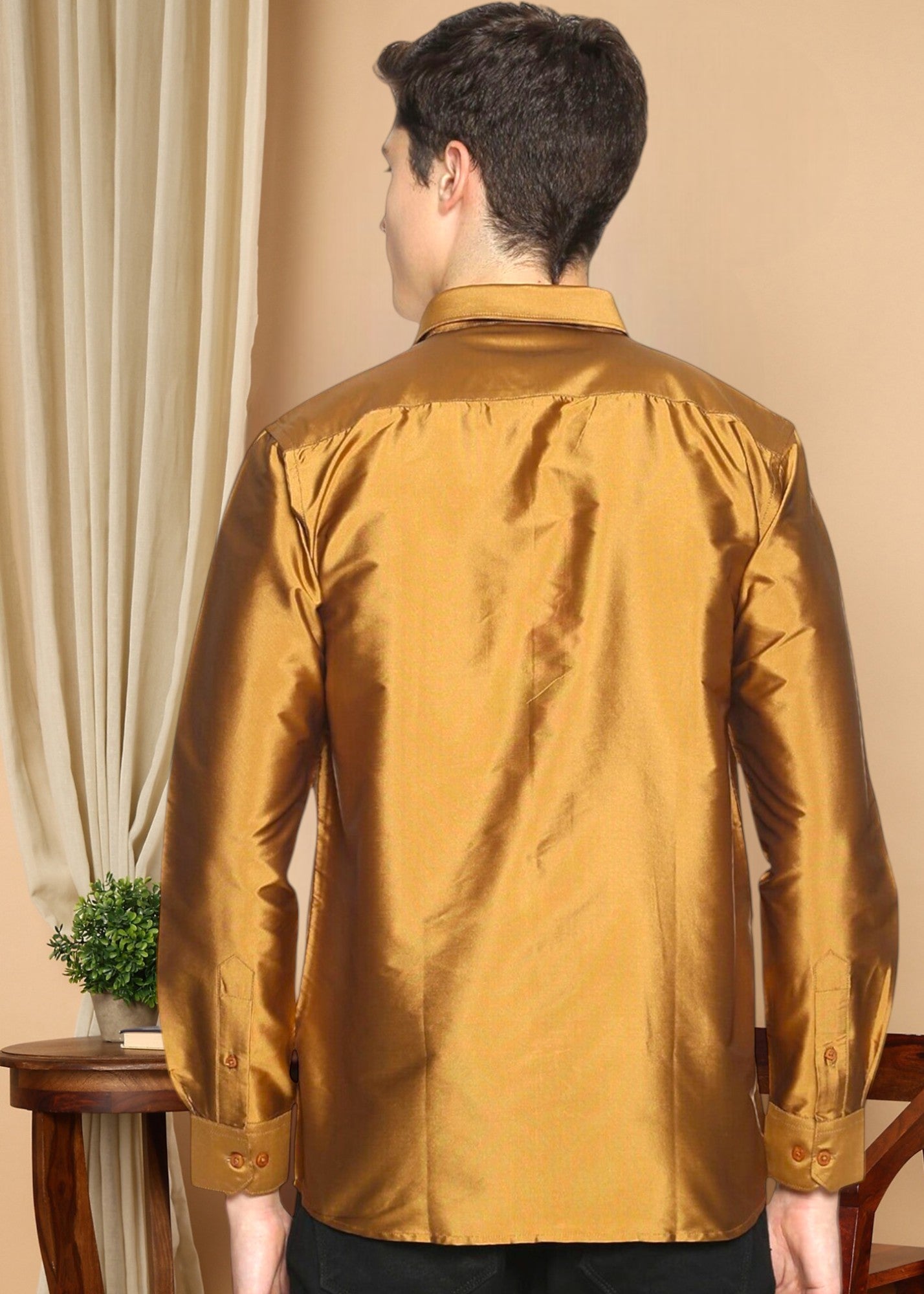 Tattva Men Solid Cut Away Collar Casual Shirt