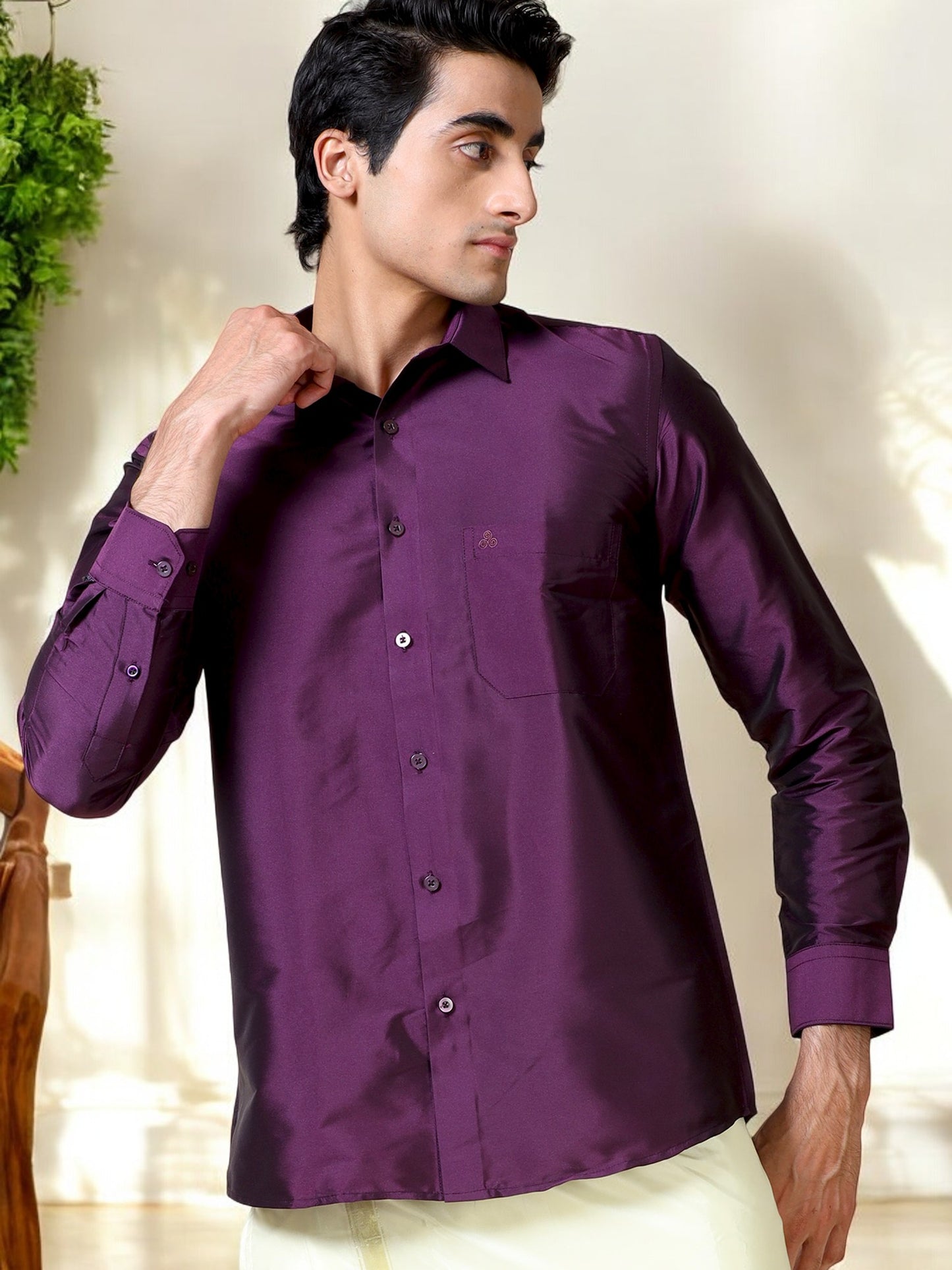 Tattva Men Slim Fit Solid Cut Away Collar Casual Shirt