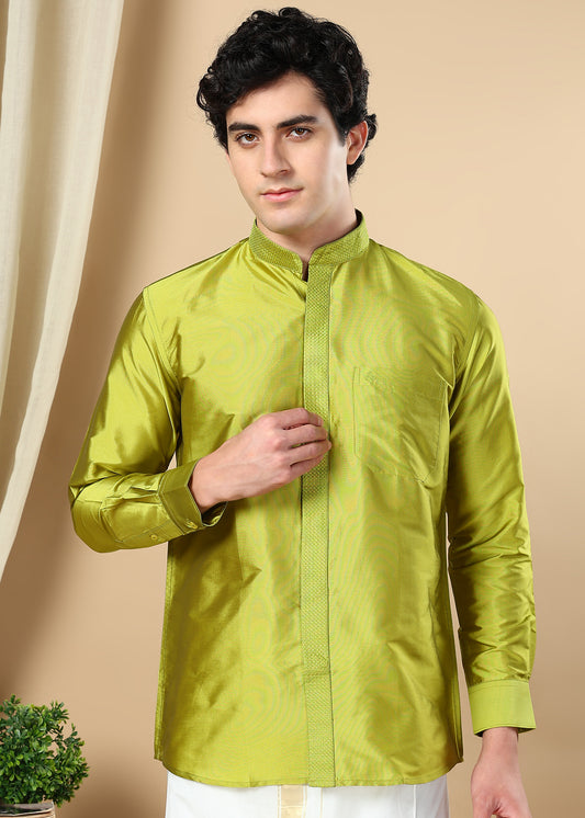 Tattva Men Green Solid Shirt