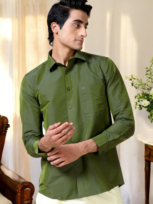 Tattva Men Slim Fit Solid Cut Away Collar Casual Shirt