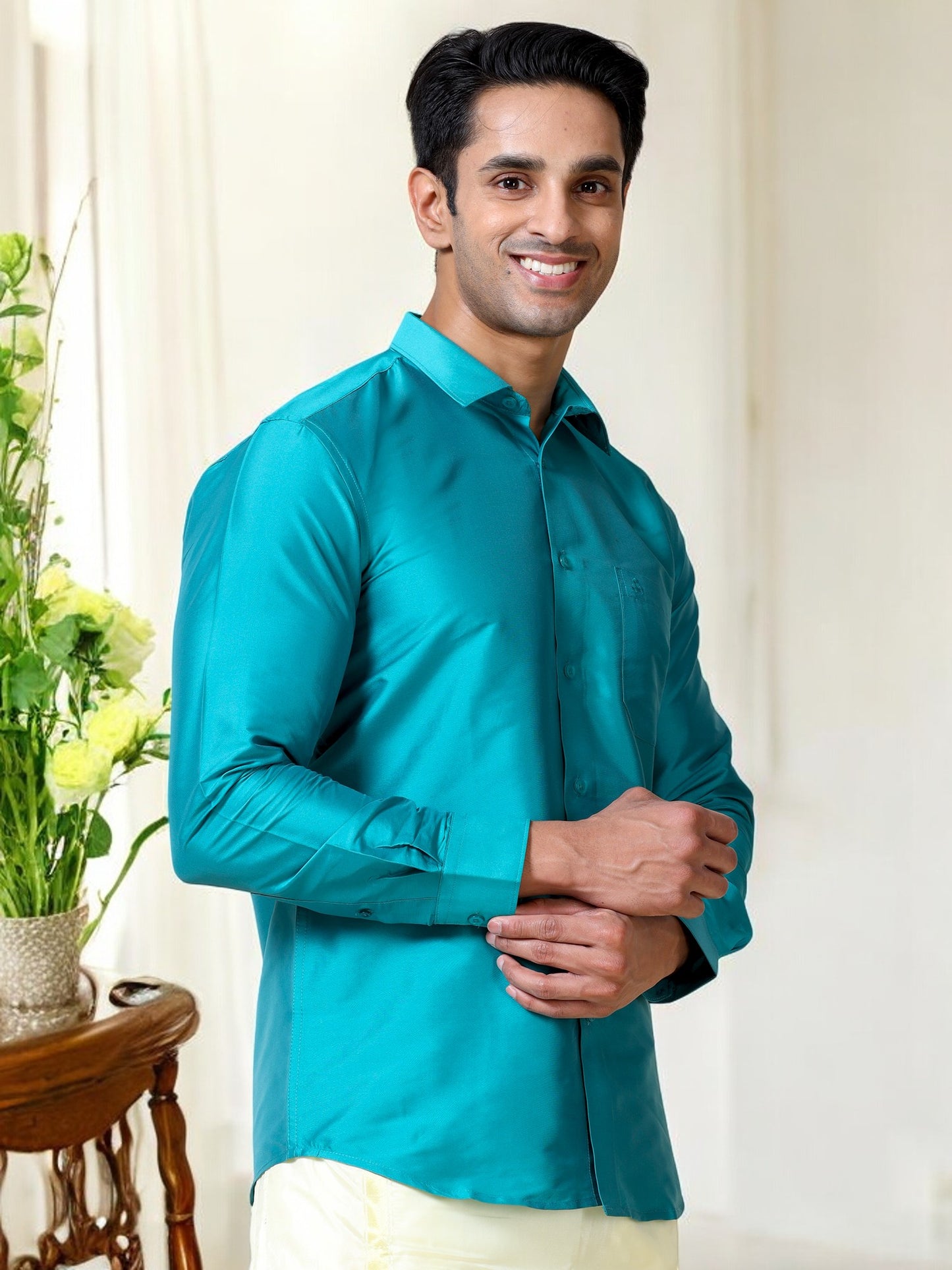 Tattva Men Slim Fit Solid Cut Away Collar Casual Shirt