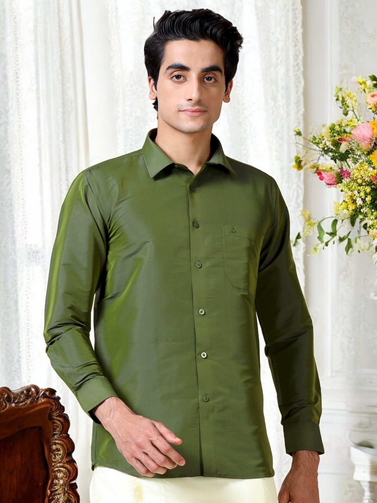 Tattva Men Slim Fit Solid Cut Away Collar Casual Shirt