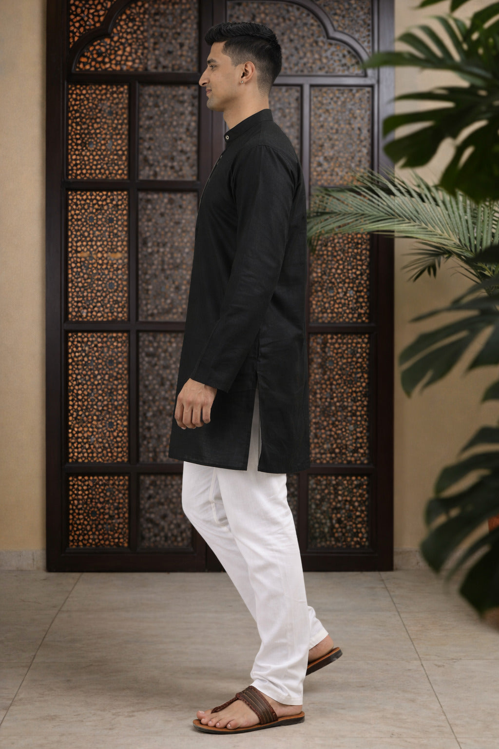 Tattva Men Solid Pure Cotton Short Kurta with Mandarin Collar