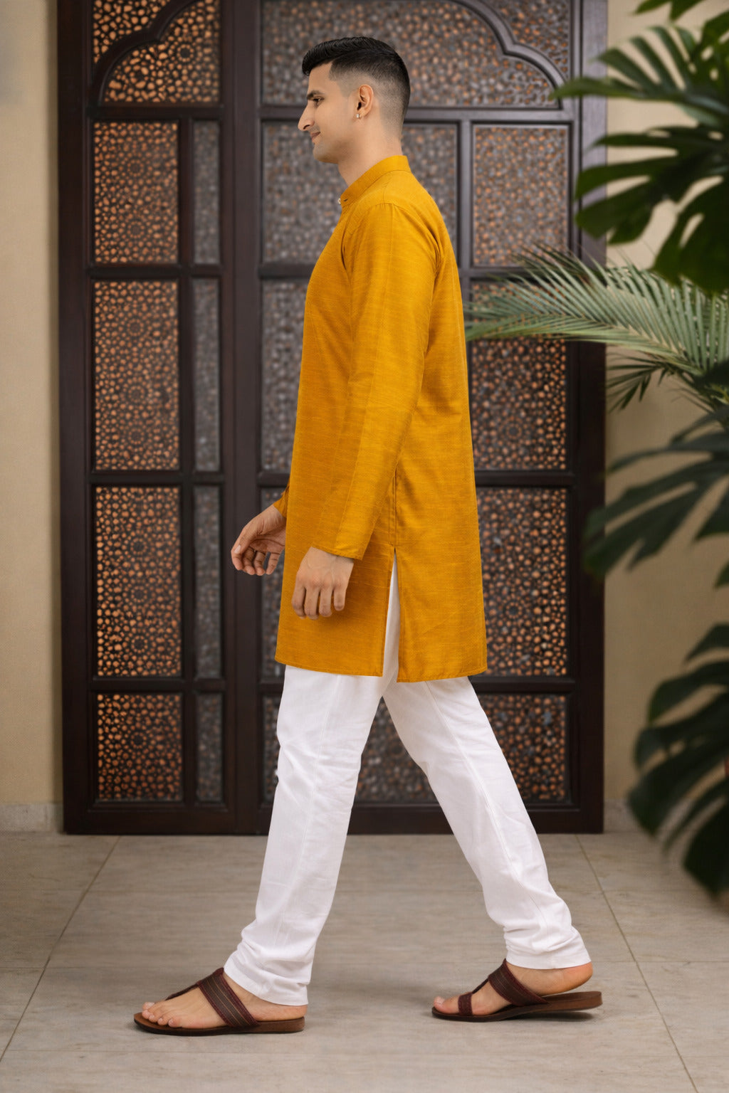 Tattva Men Solid Pure Cotton Short Kurta with Mandarin Collar