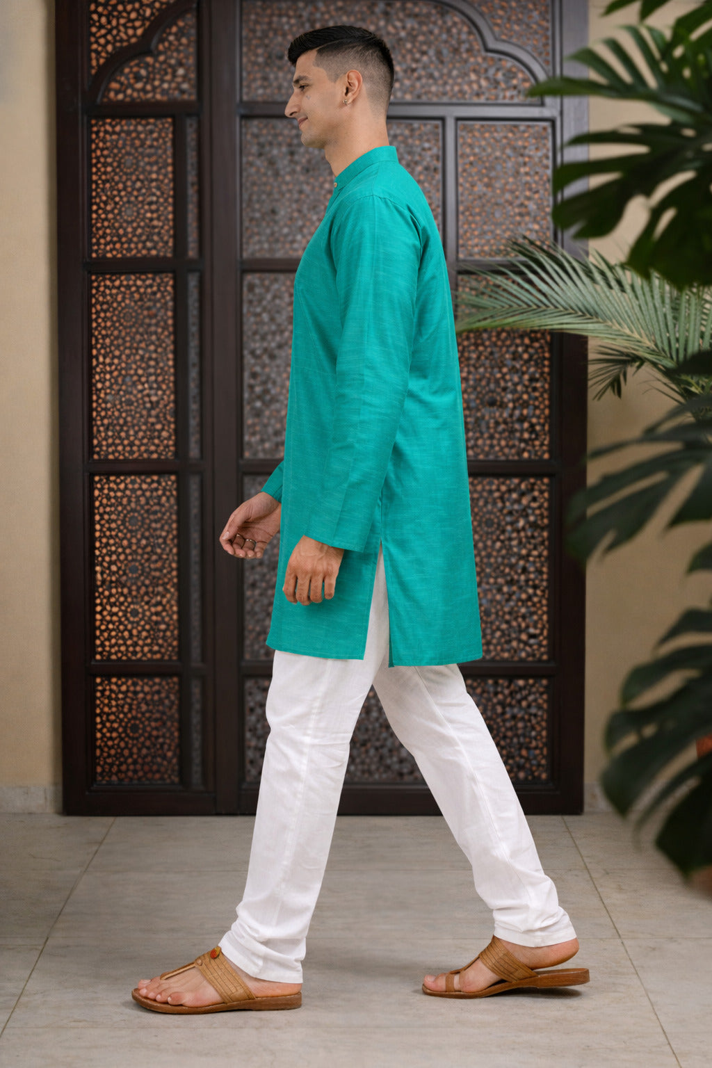 Tattva Men Solid Pure Cotton Short Kurta with Mandarin Collar