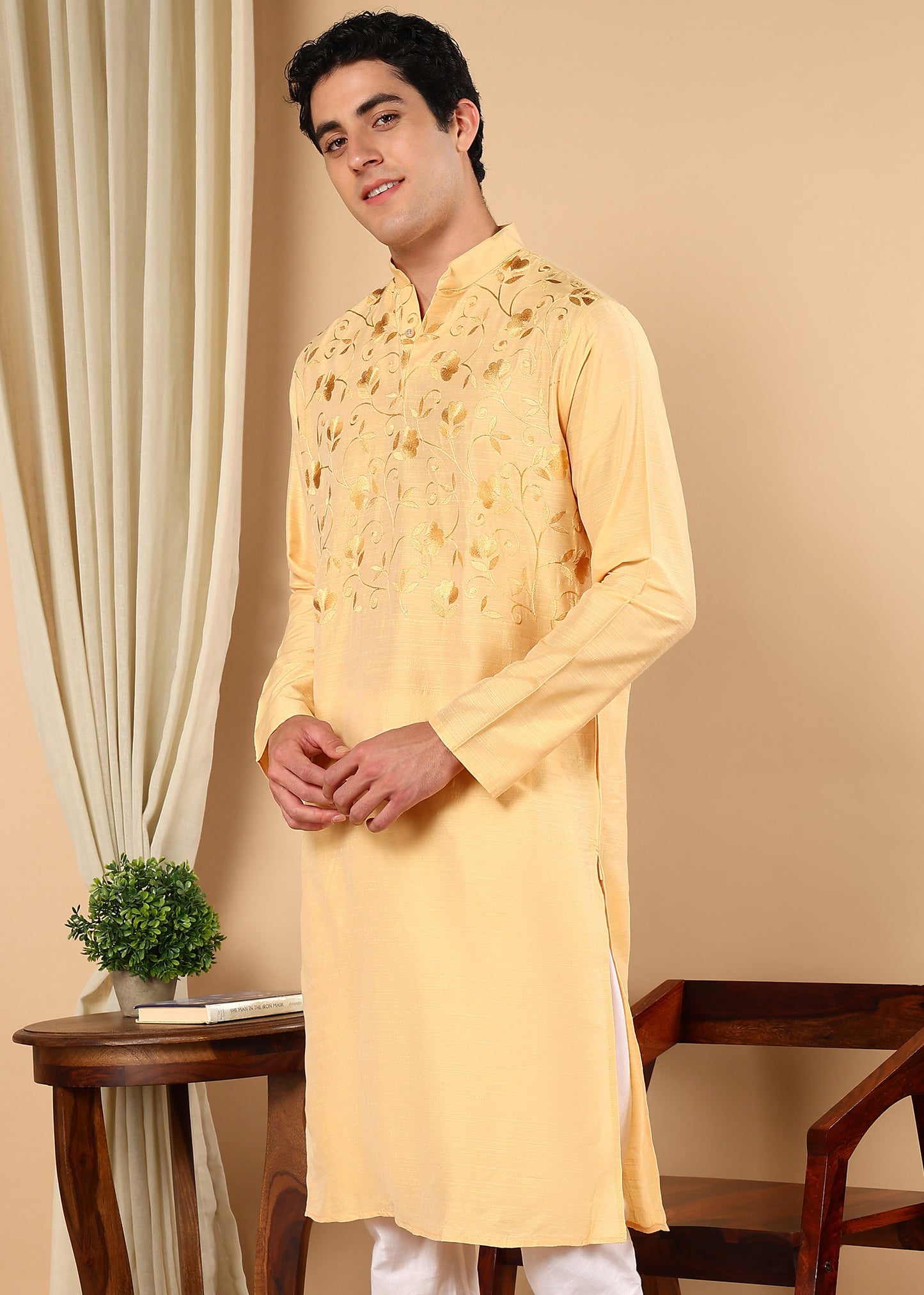 Tattva Men Embroidered Short Casual Kurta