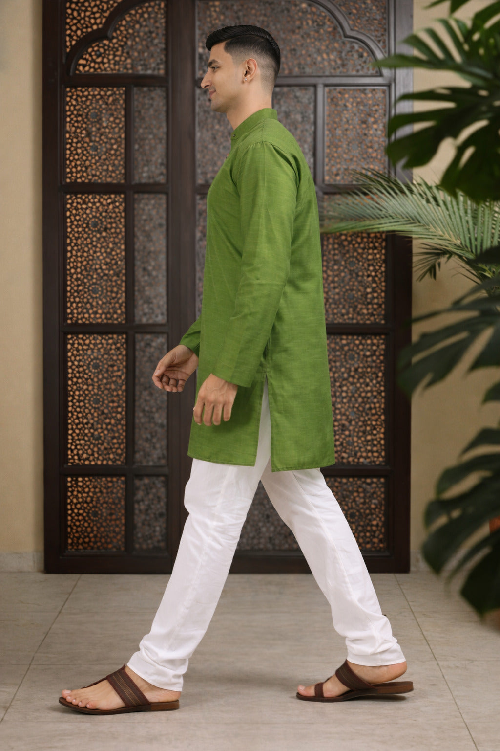 Tattva Men Solid Pure Cotton Short Kurta with Mandarin Collar