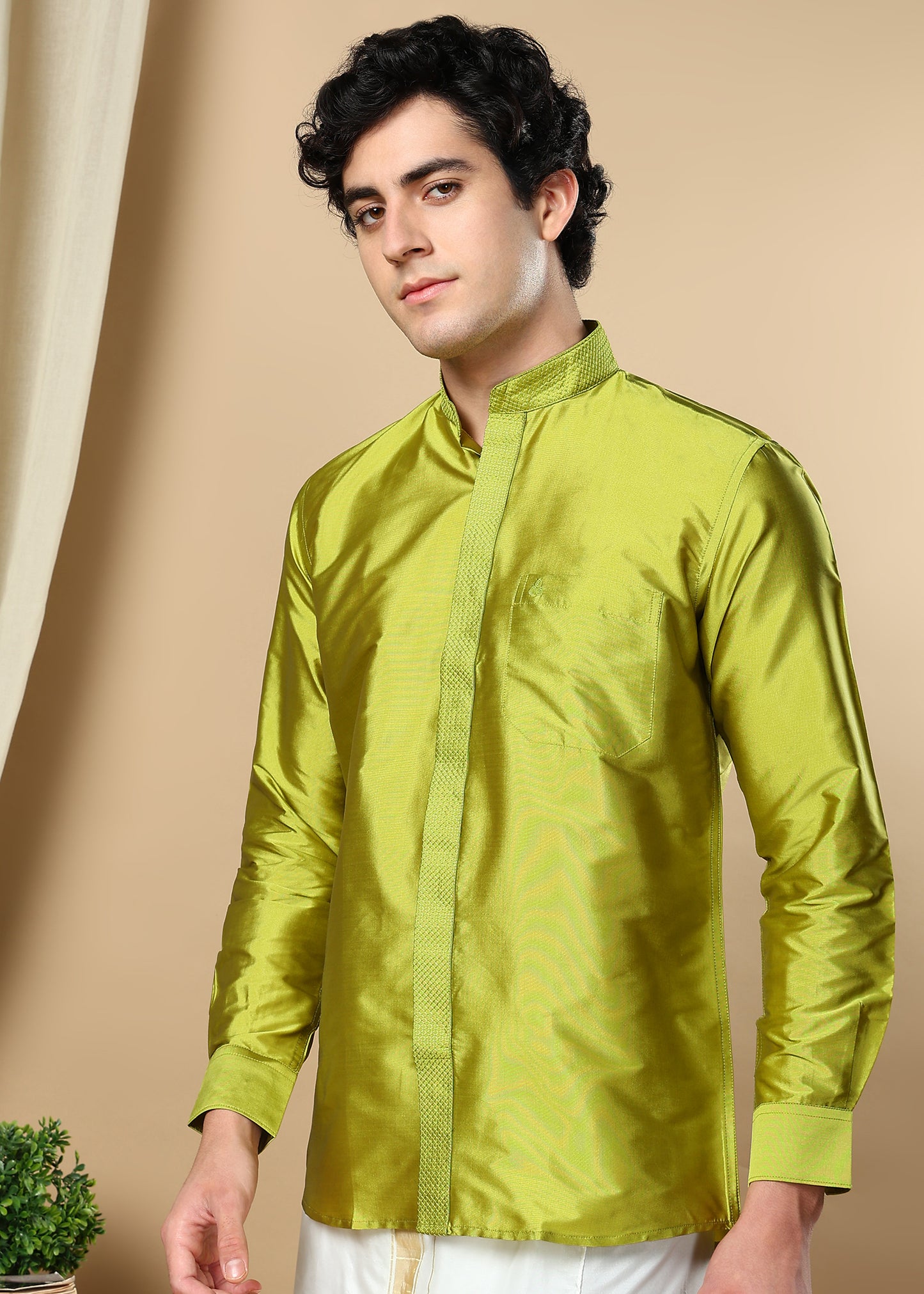 Tattva Men Green Solid Shirt