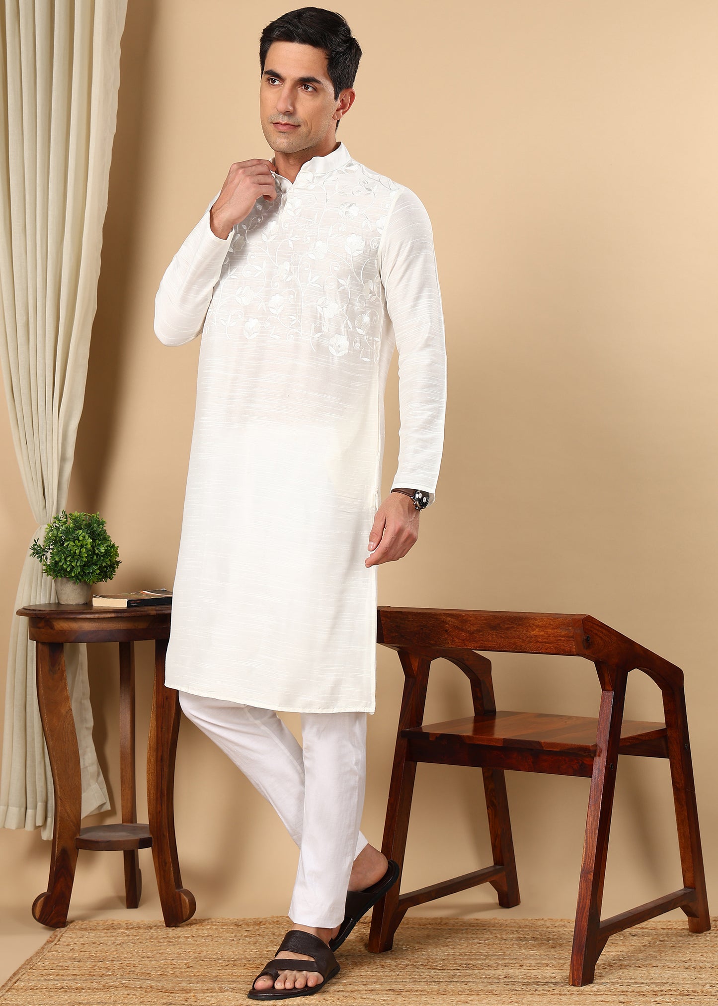 Tattva Men Embroidered Short Casual Kurta