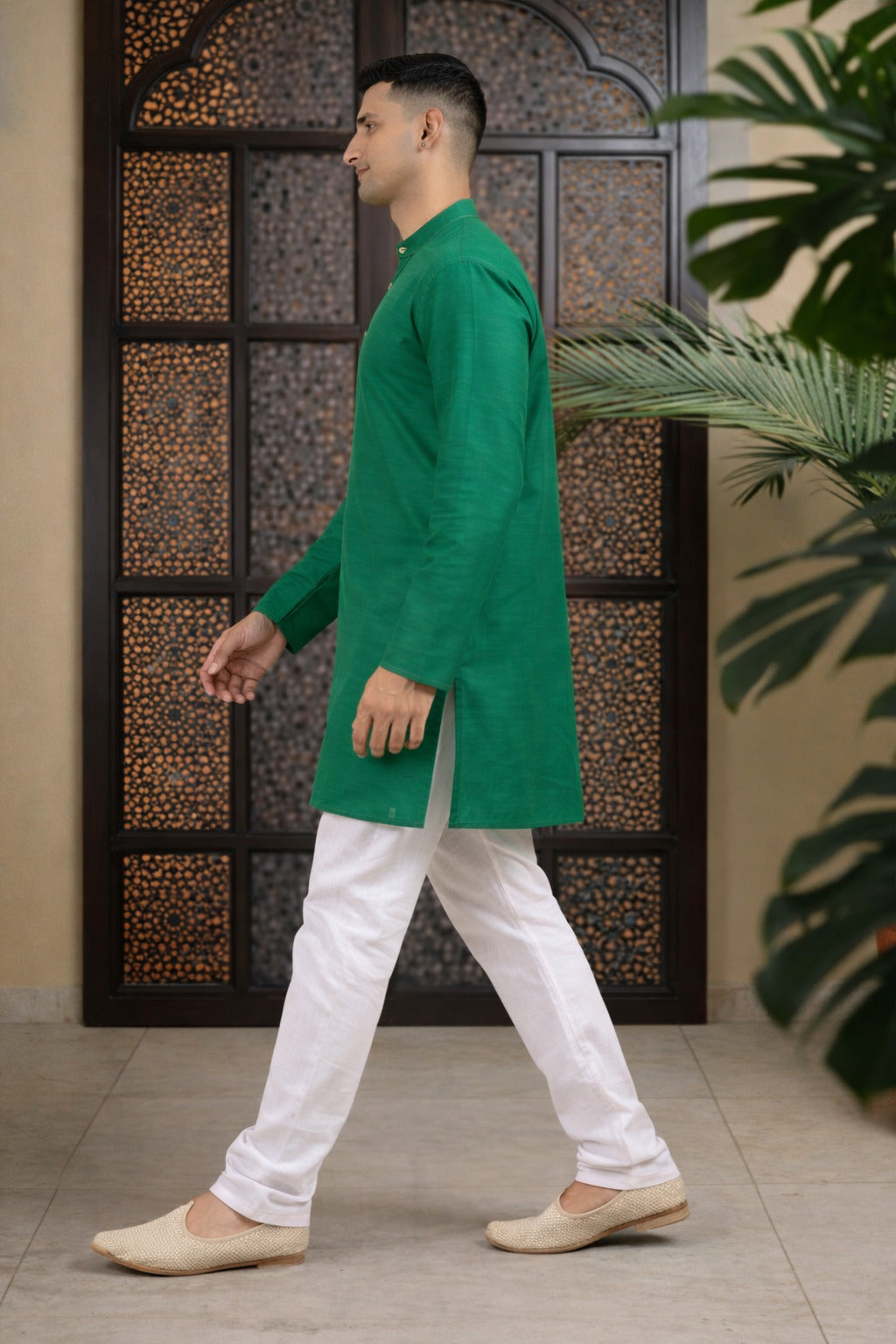 Tattva Men Solid Pure Cotton Short Kurta with Mandarin Collar