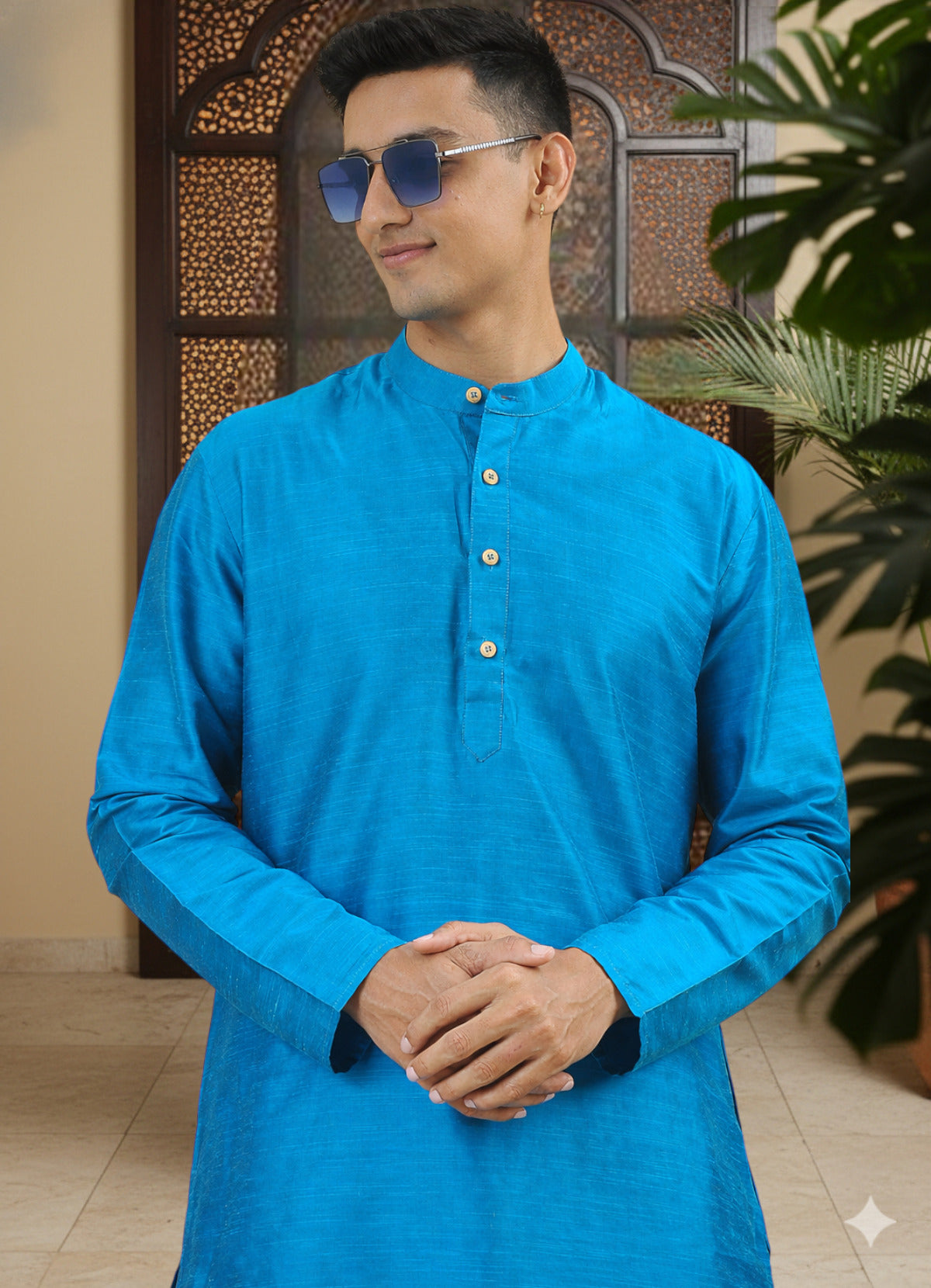 Tattva Men Solid Pure Cotton Short Kurta with Mandarin Collar