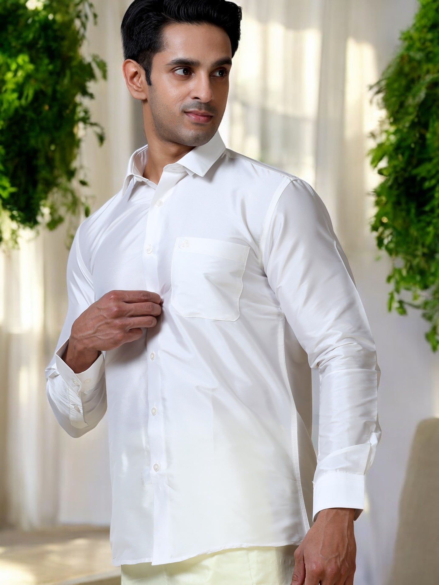 Tattva Men Slim Fit Solid Cut Away Collar Casual Shirt