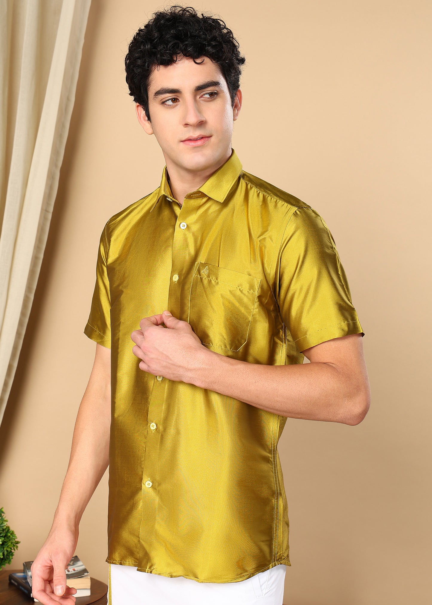 Tattva Slim Solid Half Sleeve Casual Shirt