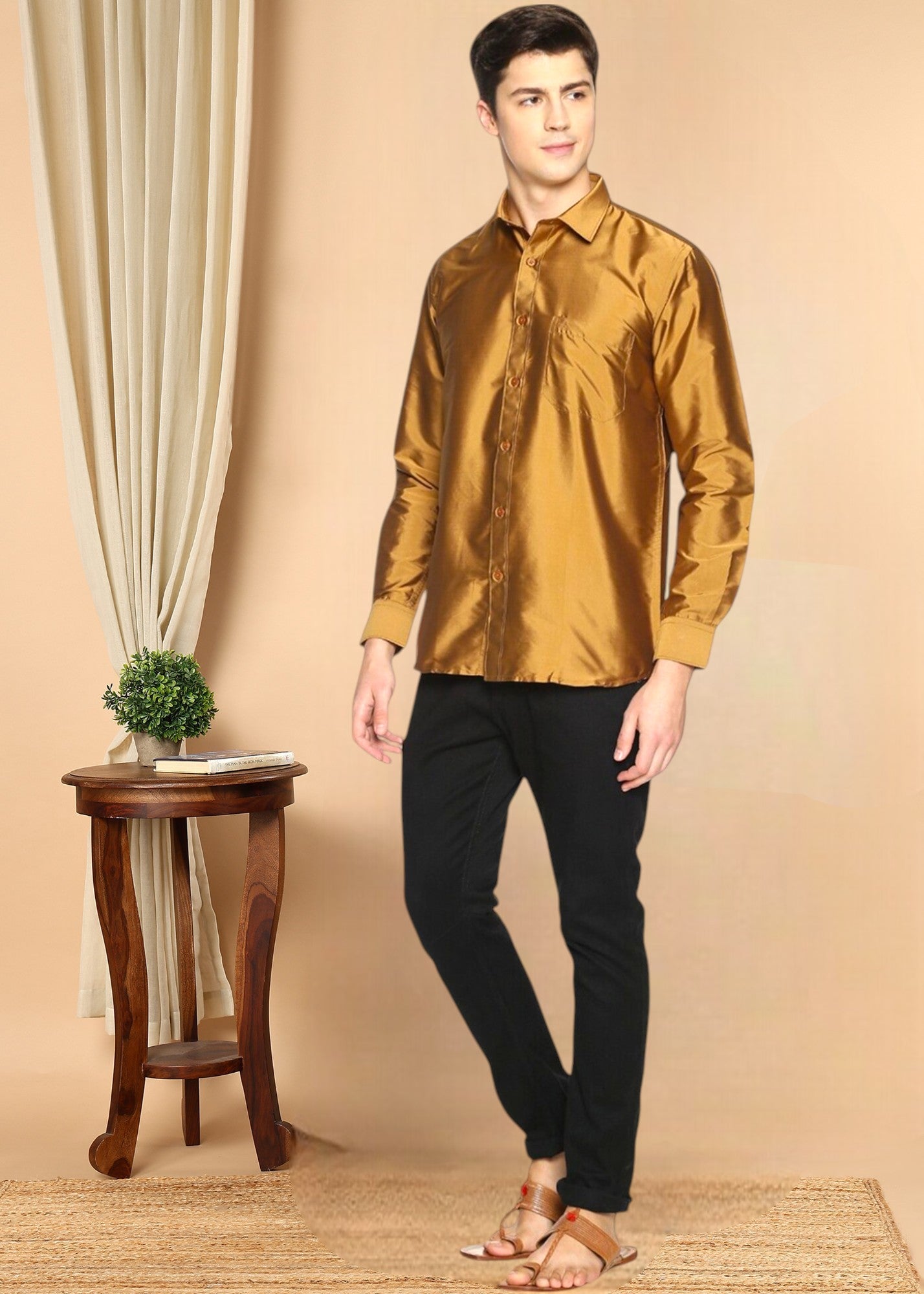 Tattva Men Solid Cut Away Collar Casual Shirt