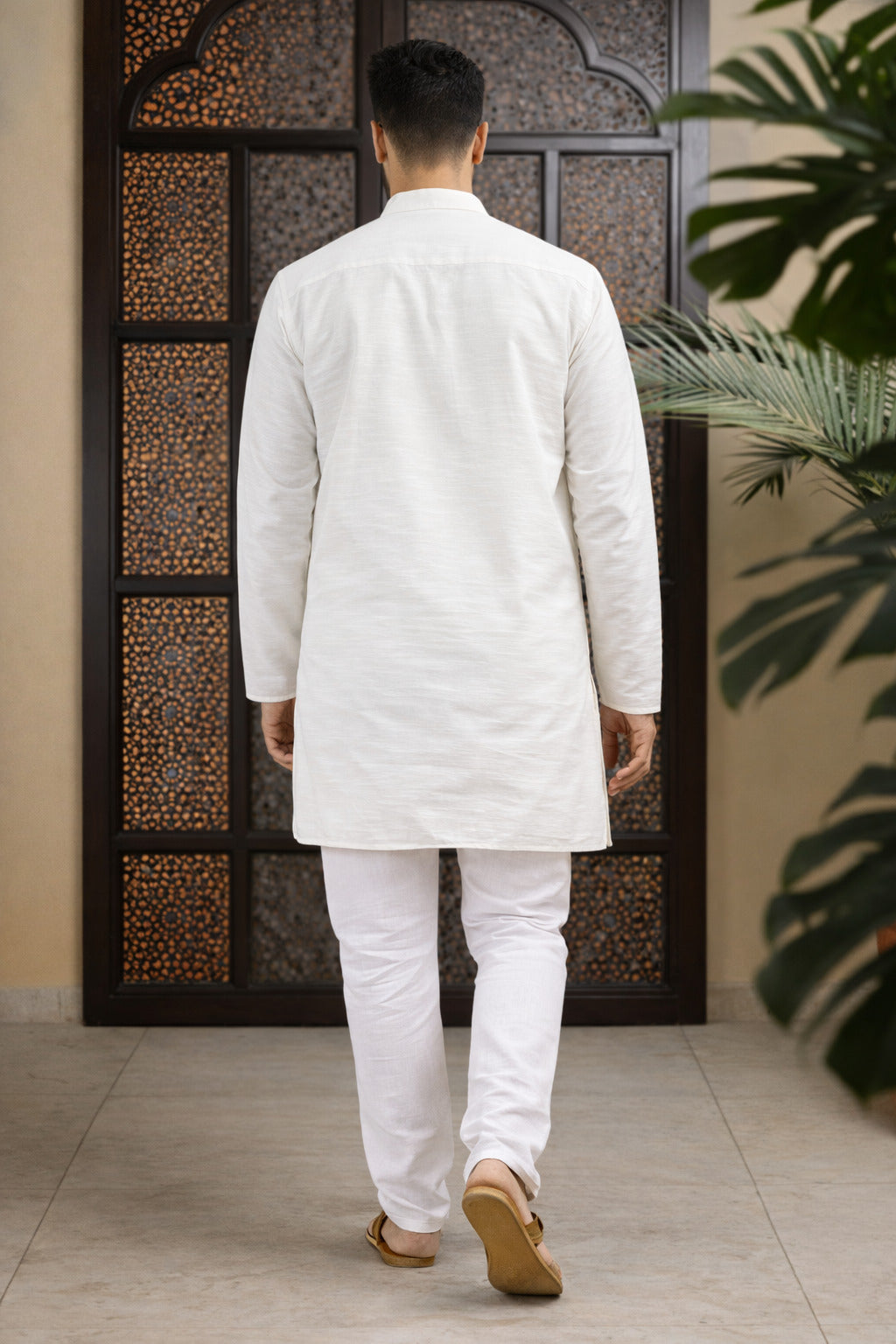 Tattva Men Solid Pure Cotton Short Kurta with Mandarin Collar