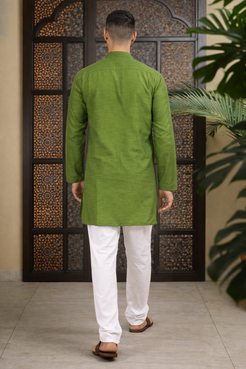 Tattva Men Solid Pure Cotton Short Kurta with Mandarin Collar