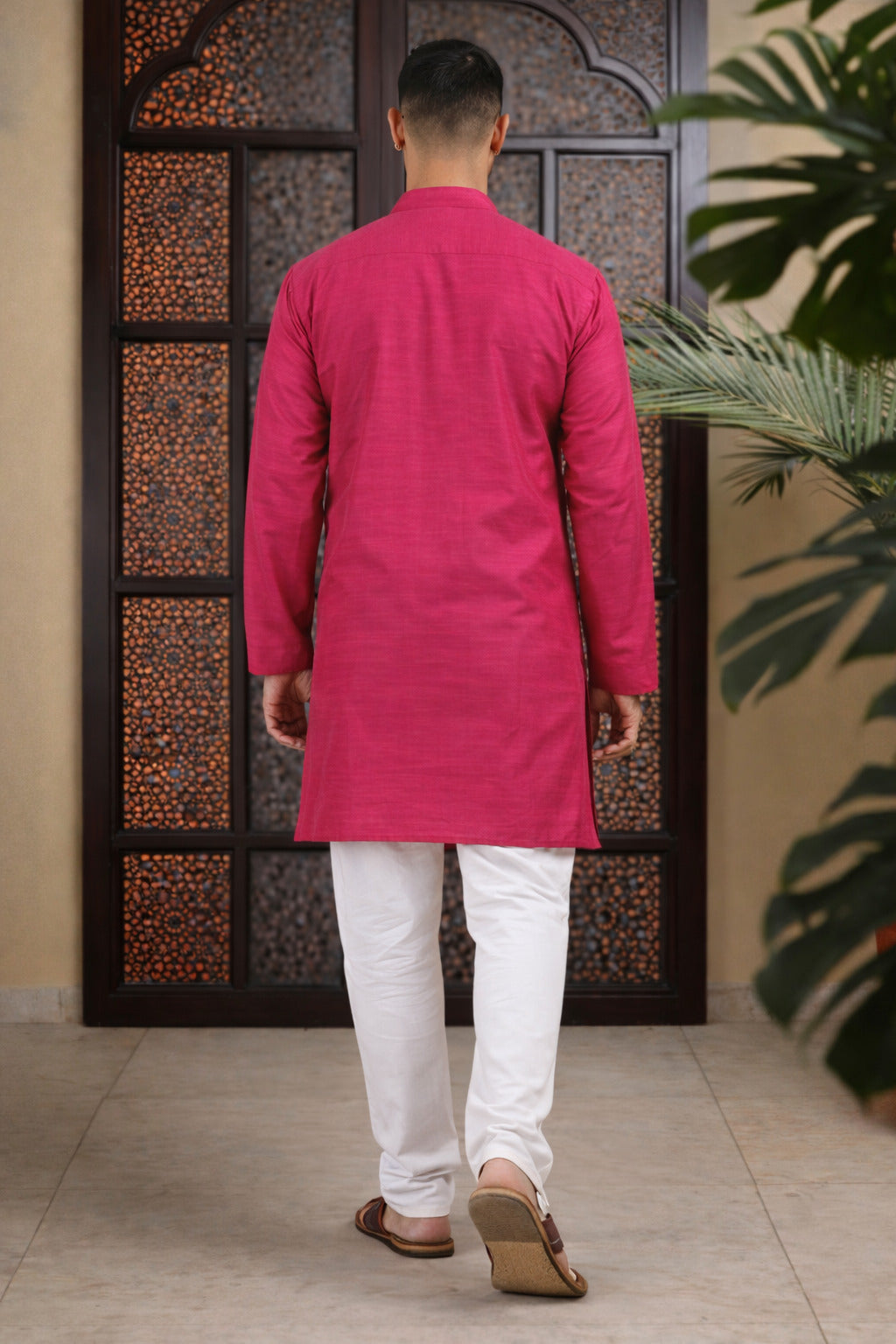 Tattva Men Solid Pure Cotton Short Kurta with Mandarin Collar