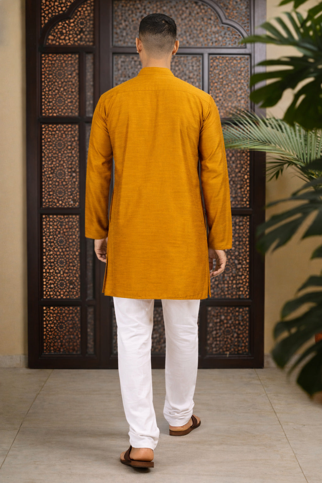Tattva Men Solid Pure Cotton Short Kurta with Mandarin Collar