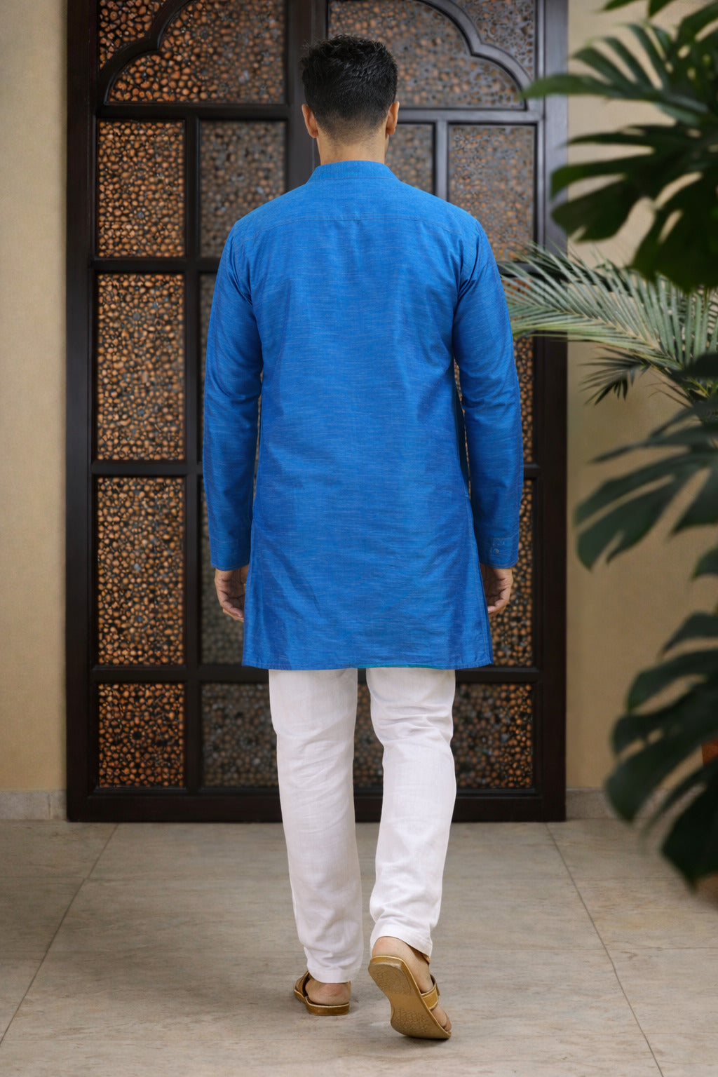 Tattva Men Solid Pure Cotton Short Kurta with Mandarin Collar