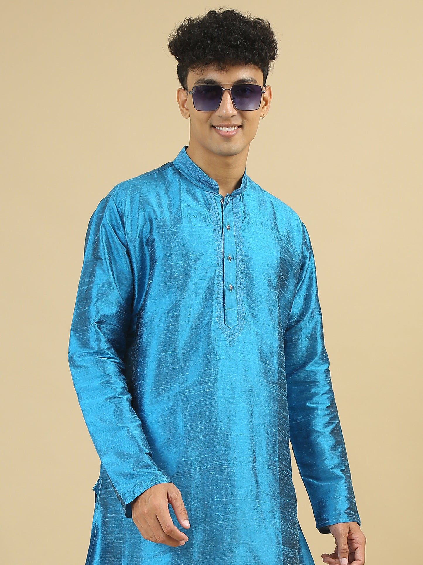 Tattva  Men Applique Dupion Silk Straight Kurta