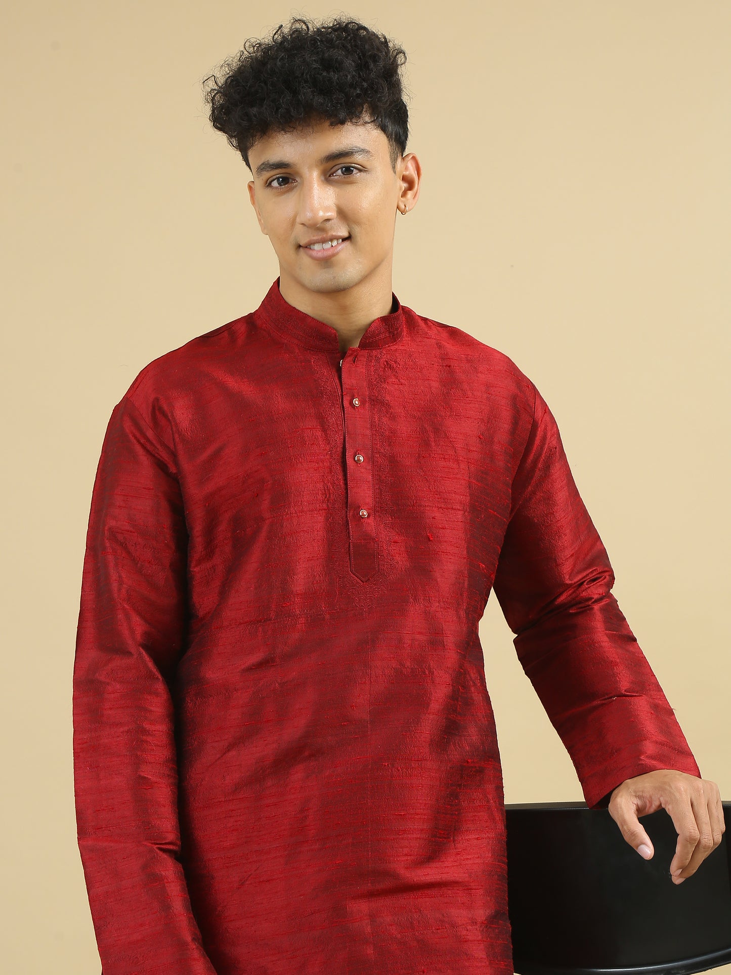 Tattva  Men Applique Dupion Silk Straight Kurta