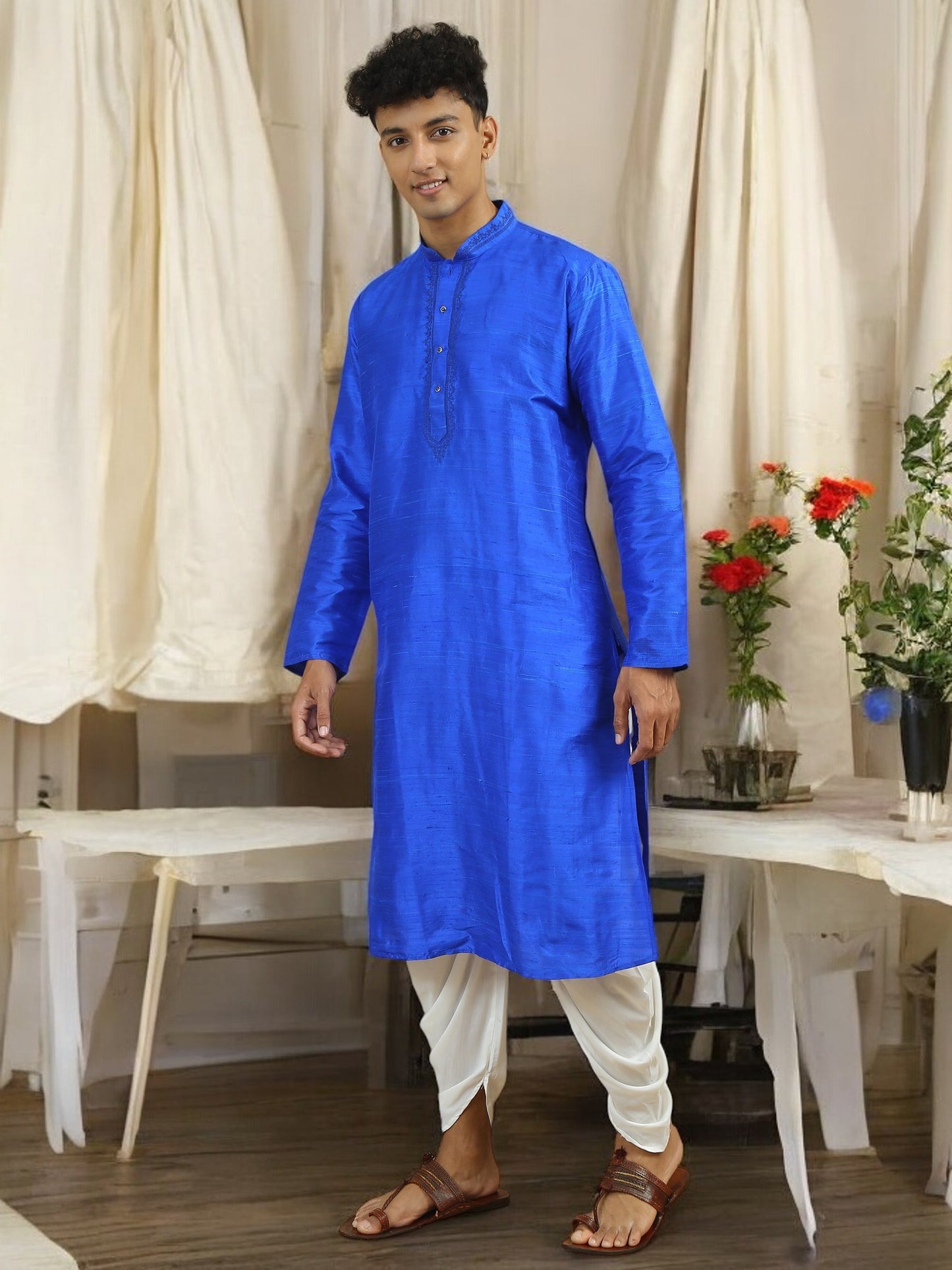 Tattva  Men Applique Dupion Silk Straight Kurta