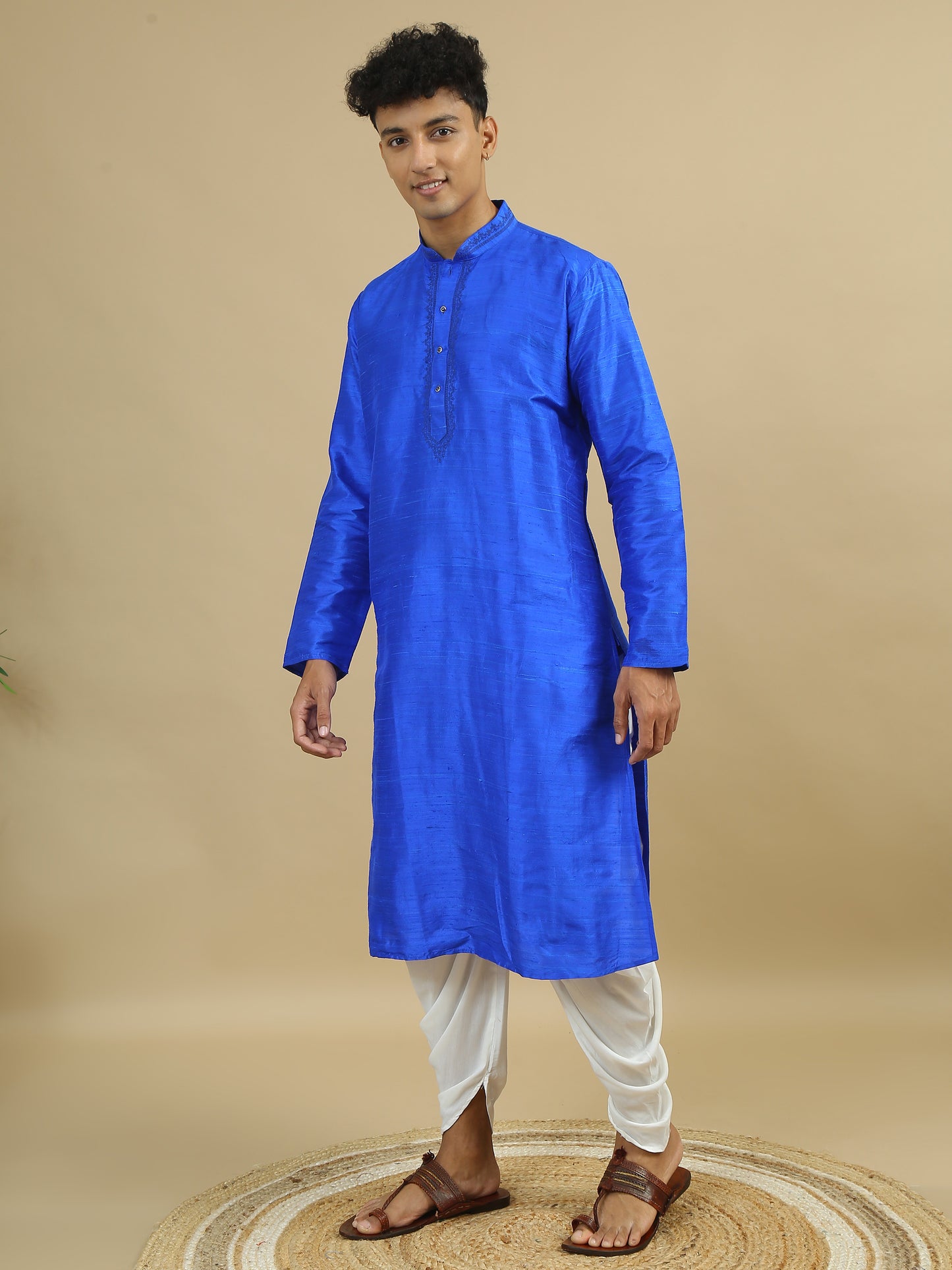 Tattva  Men Applique Dupion Silk Straight Kurta