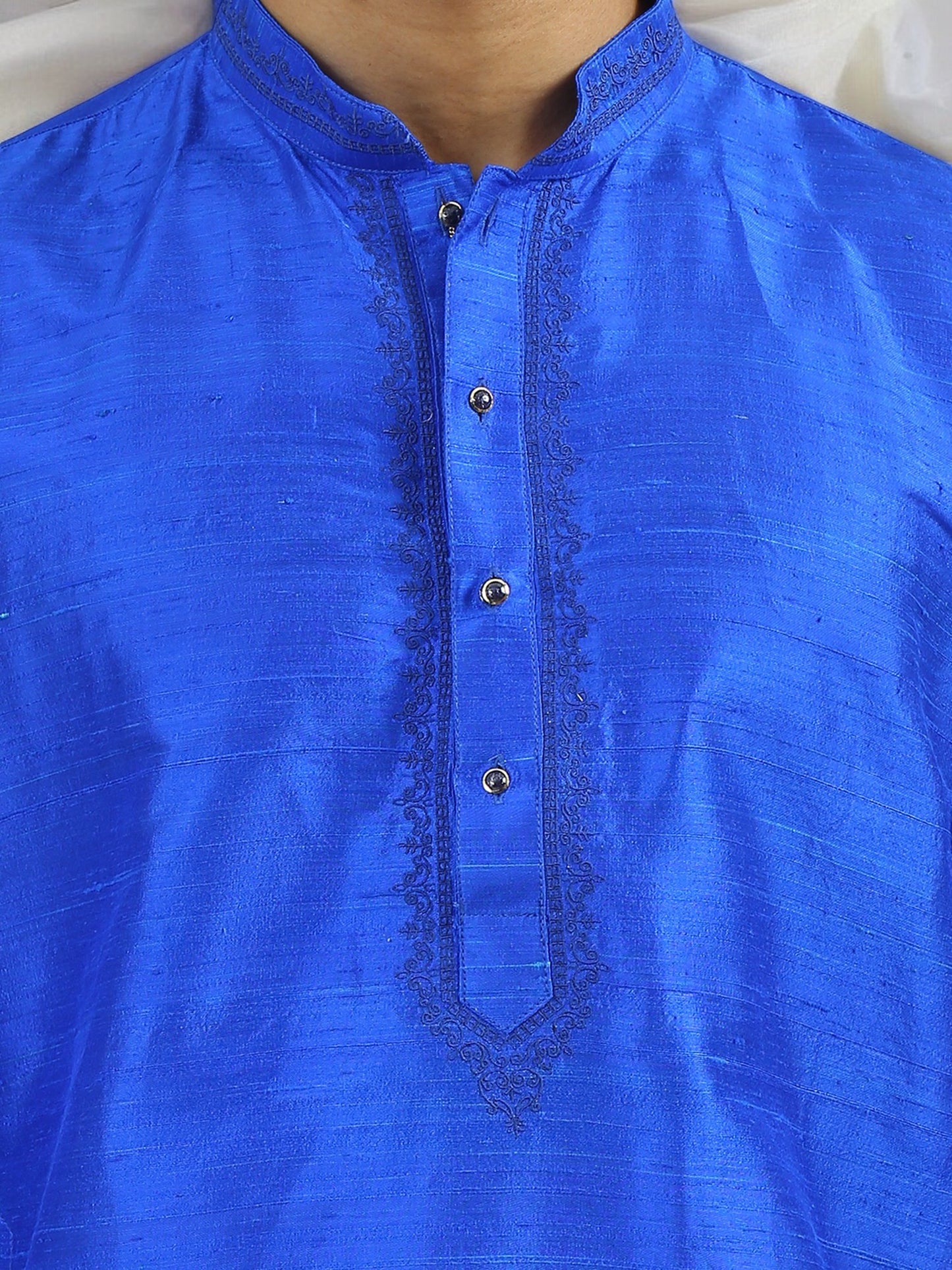 Tattva  Men Applique Dupion Silk Straight Kurta