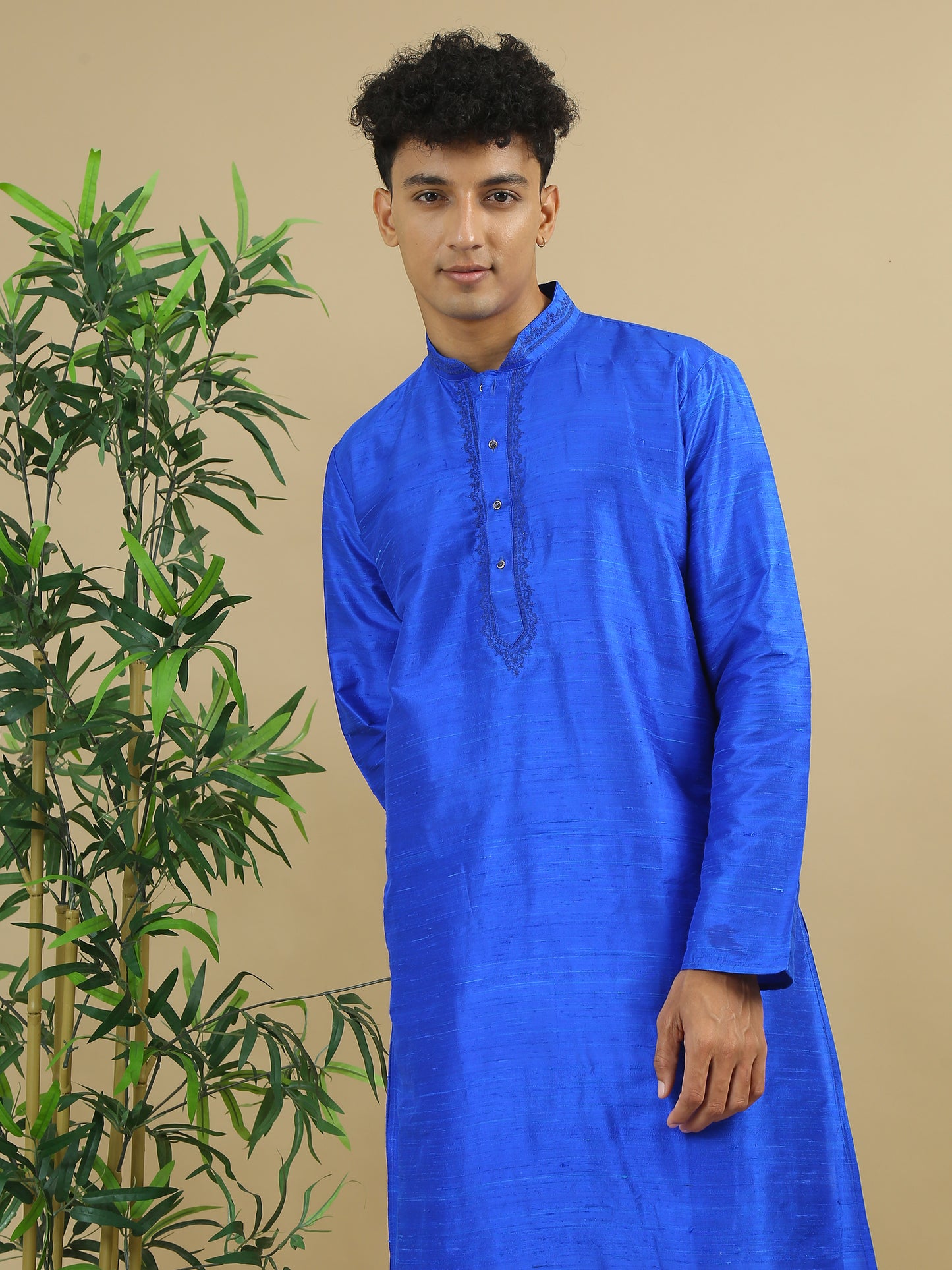 Tattva  Men Applique Dupion Silk Straight Kurta