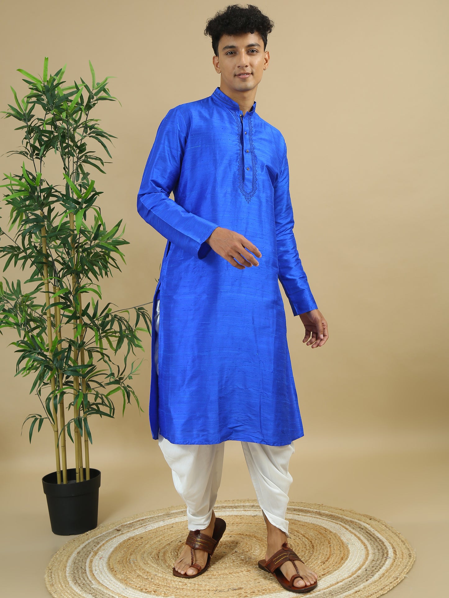 Tattva  Men Applique Dupion Silk Straight Kurta