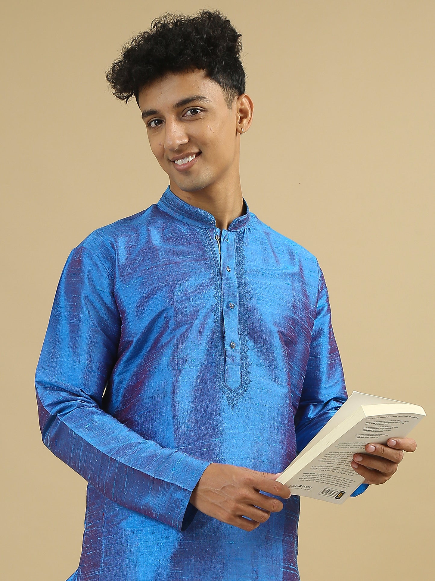 Tattva  Men Applique Dupion Silk Straight Kurta