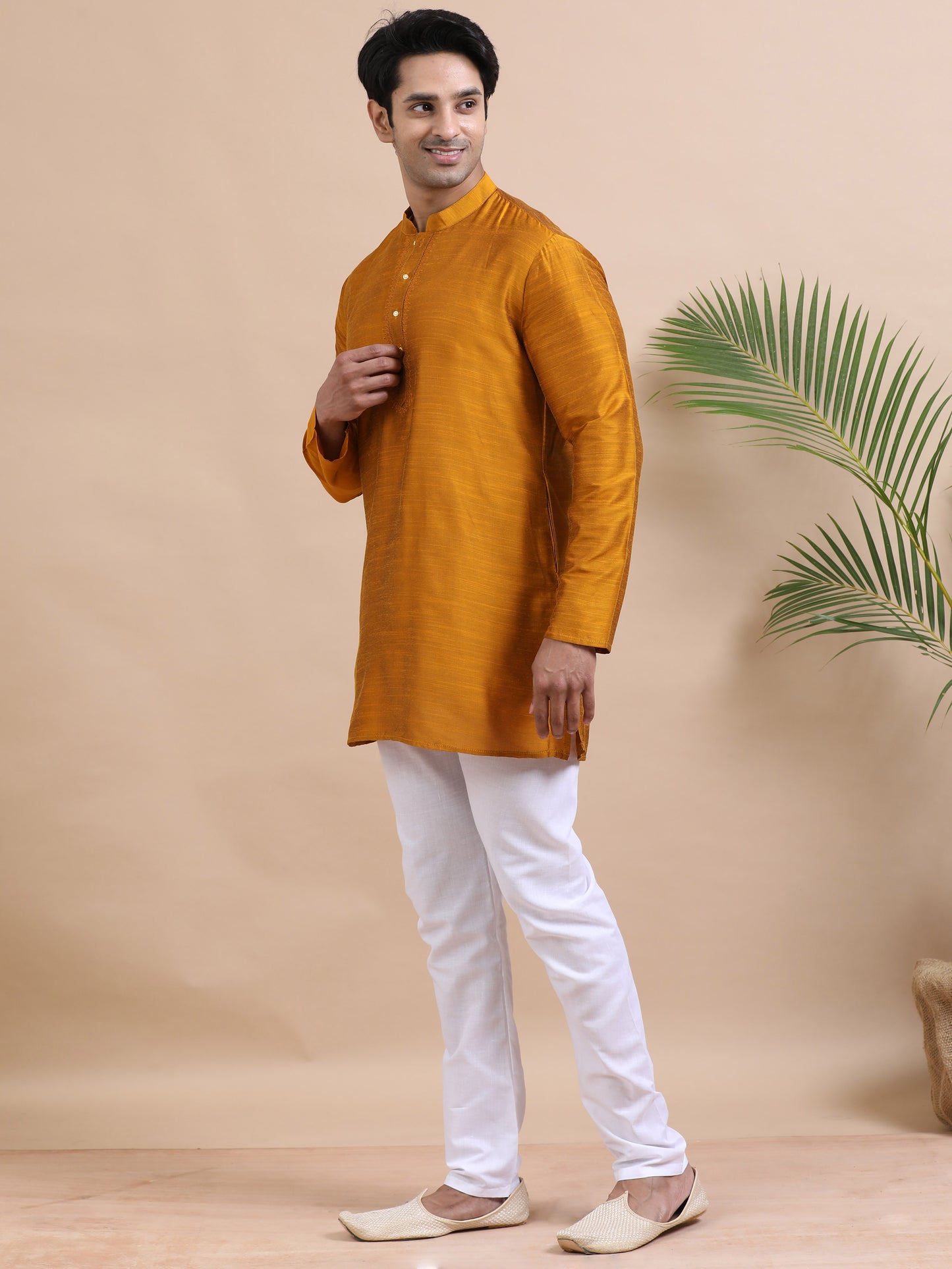 Tattva Solid Embroidered Mandarin Collar Short Kurta