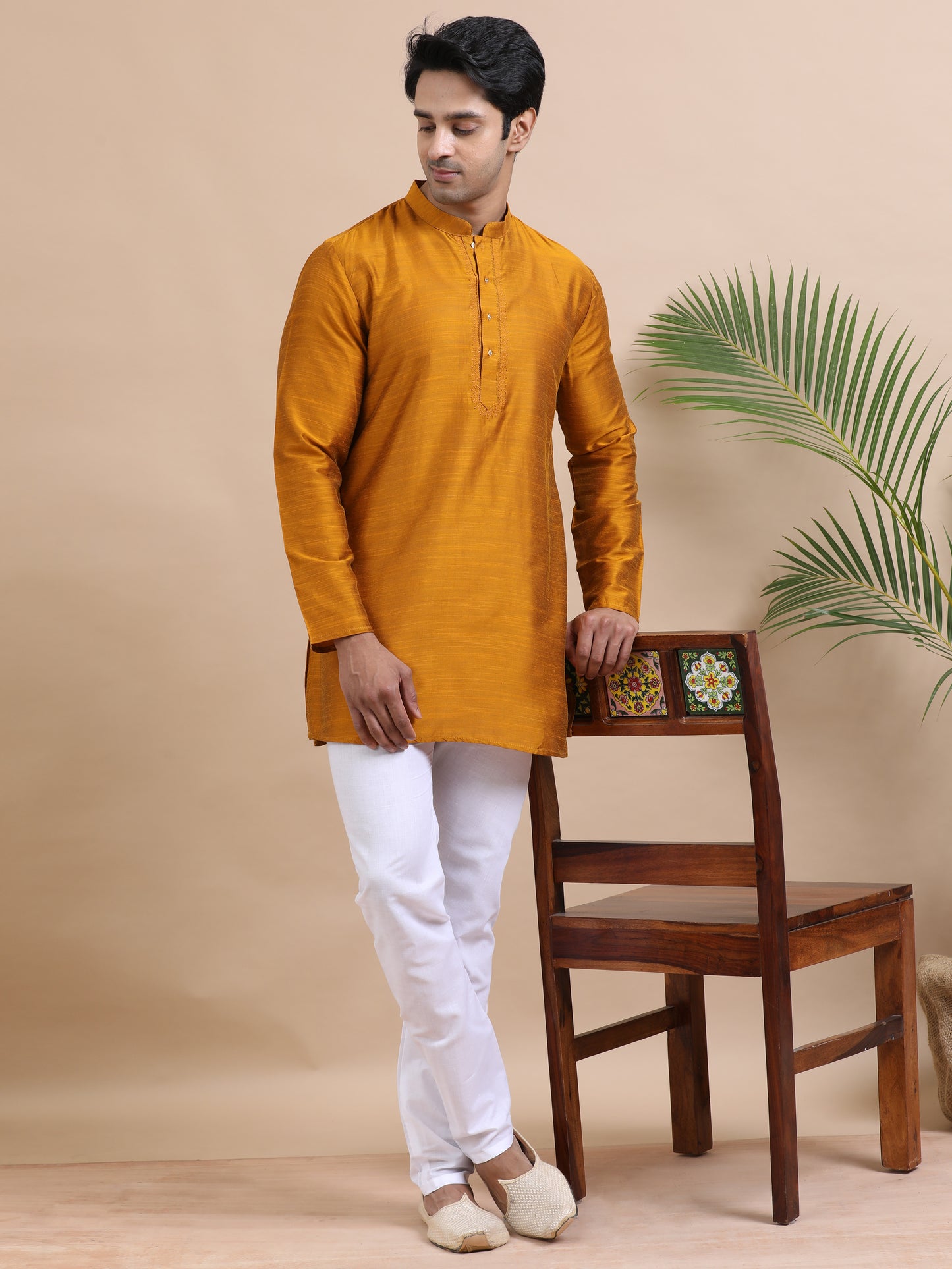 Tattva Solid Embroidered Mandarin Collar Short Kurta