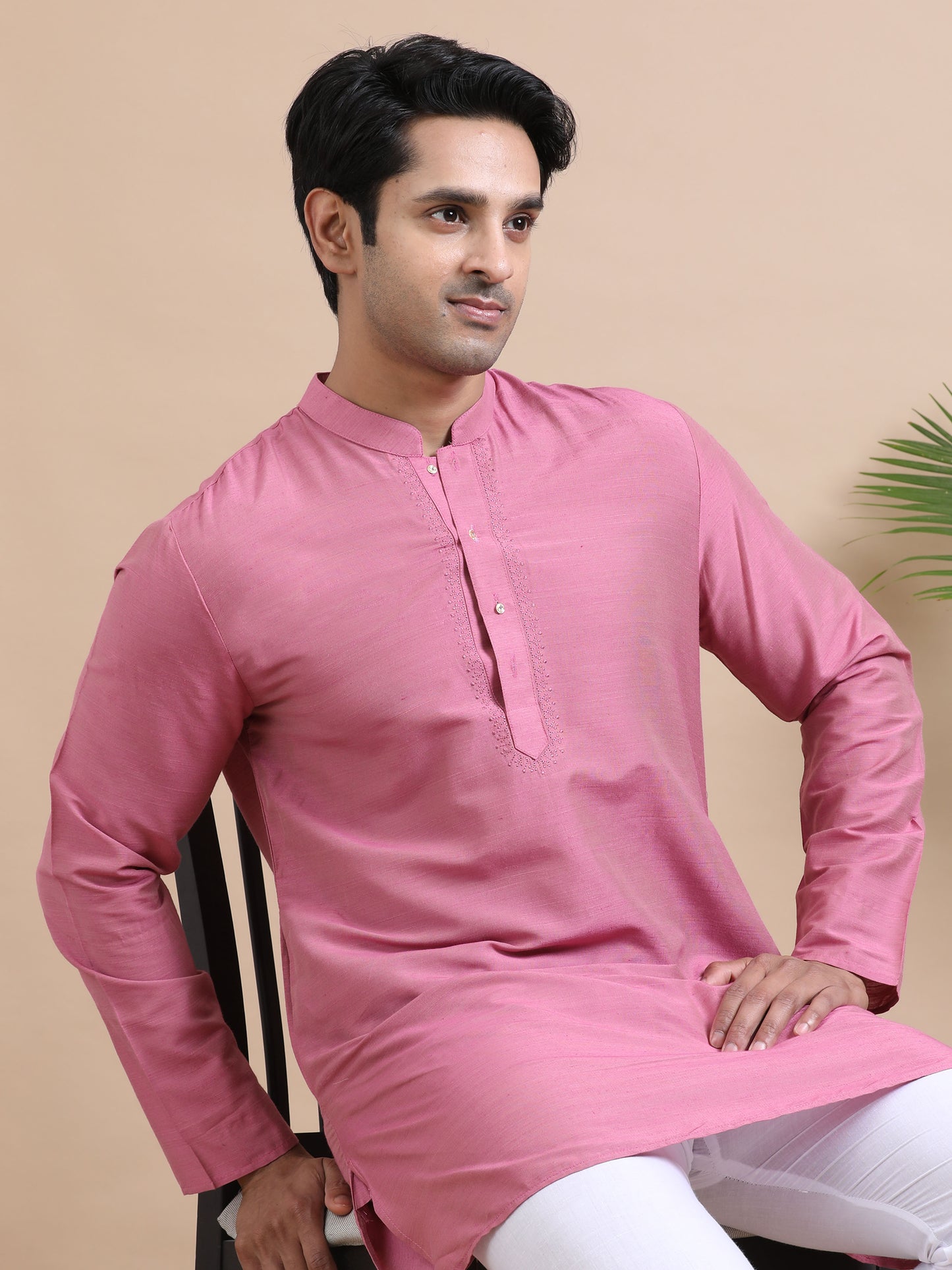 Tattva Solid Embroidered Mandarin Collar Short Kurta