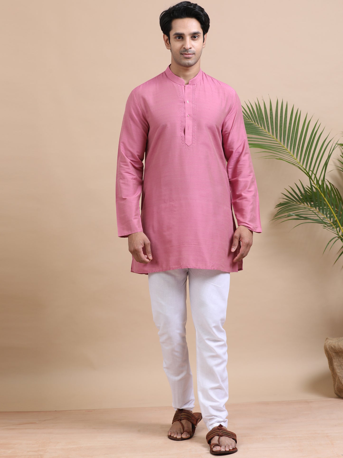 Tattva Solid Embroidered Mandarin Collar Short Kurta