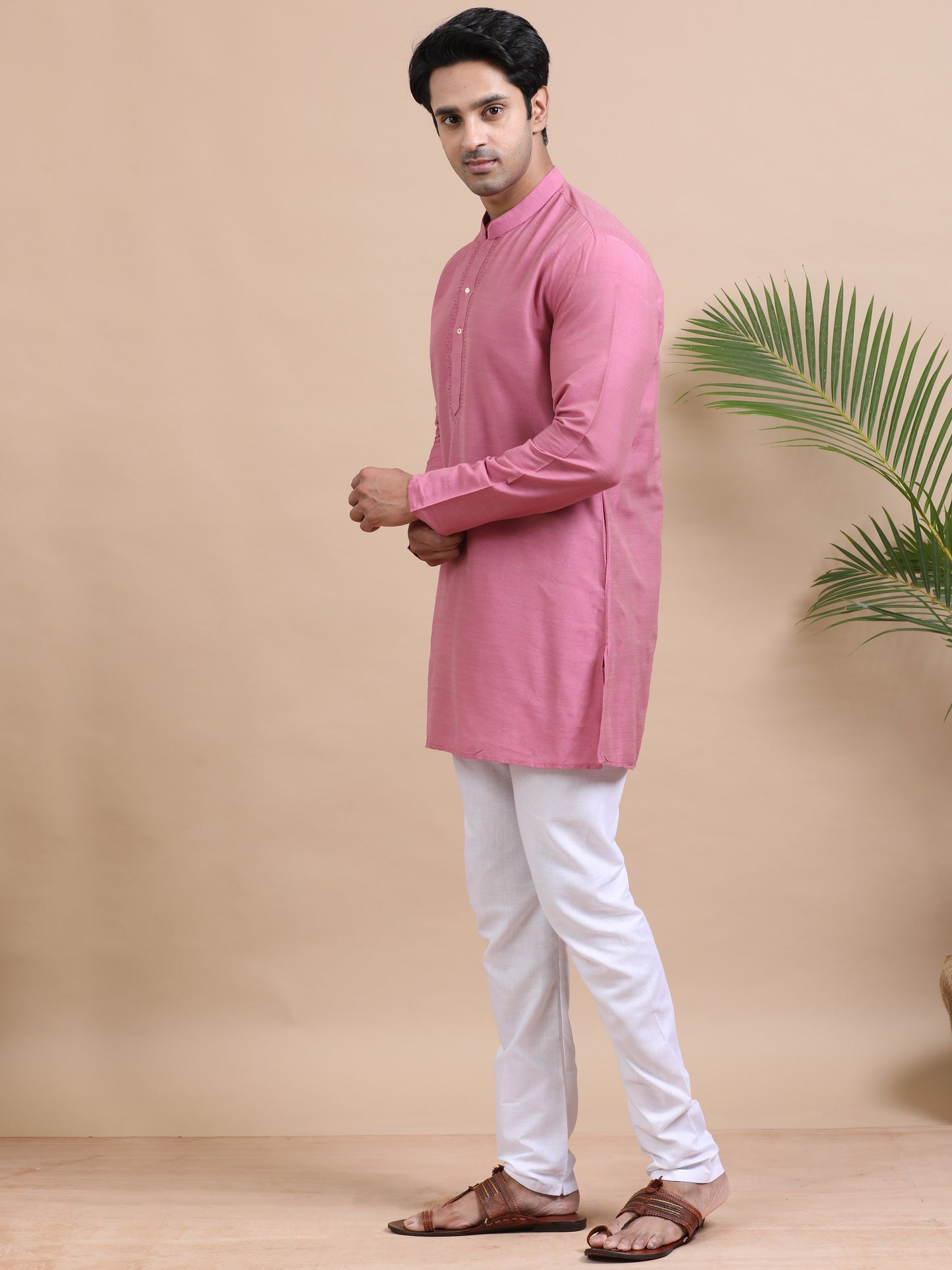Tattva Solid Embroidered Mandarin Collar Short Kurta