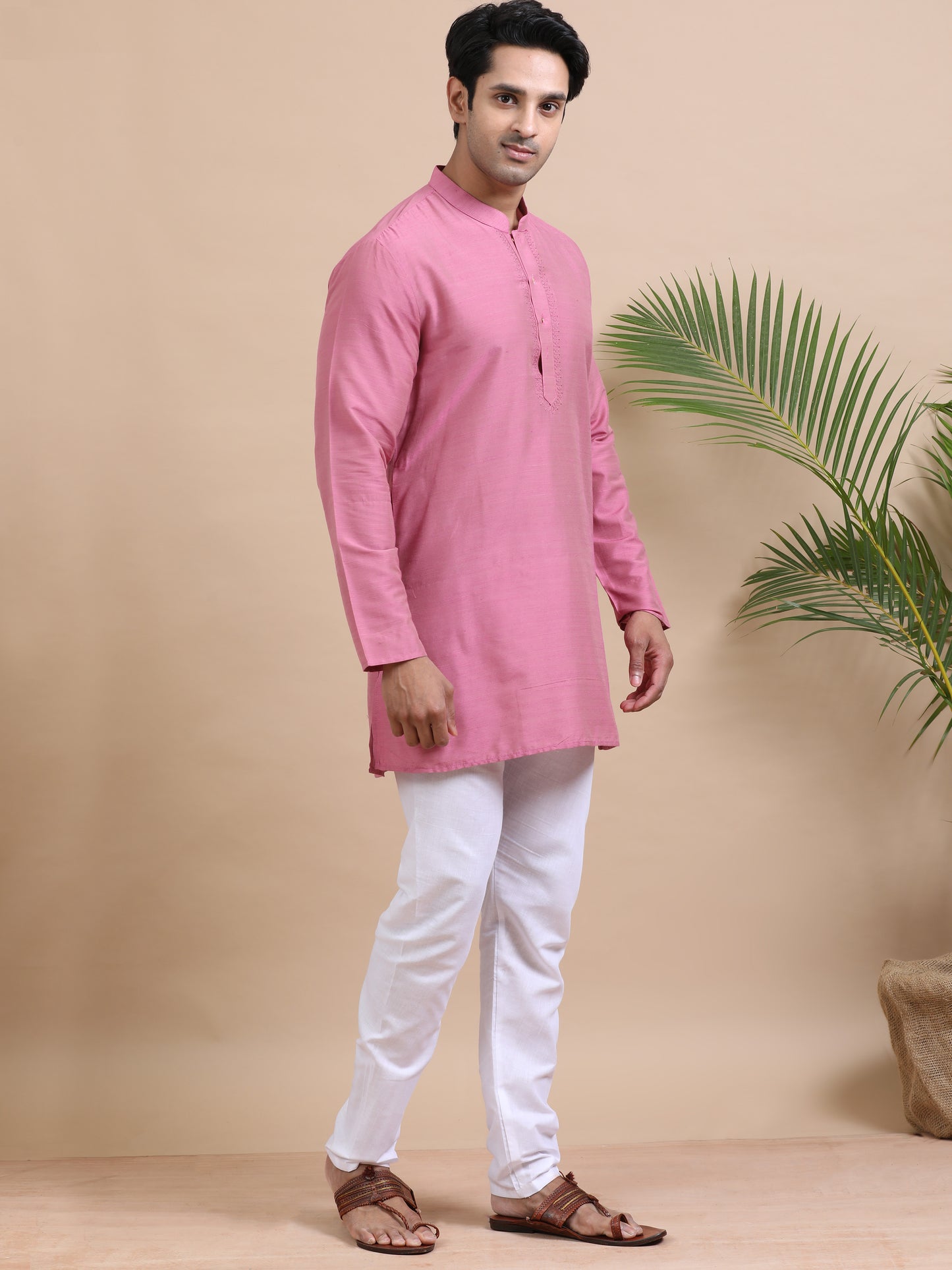 Tattva Solid Embroidered Mandarin Collar Short Kurta