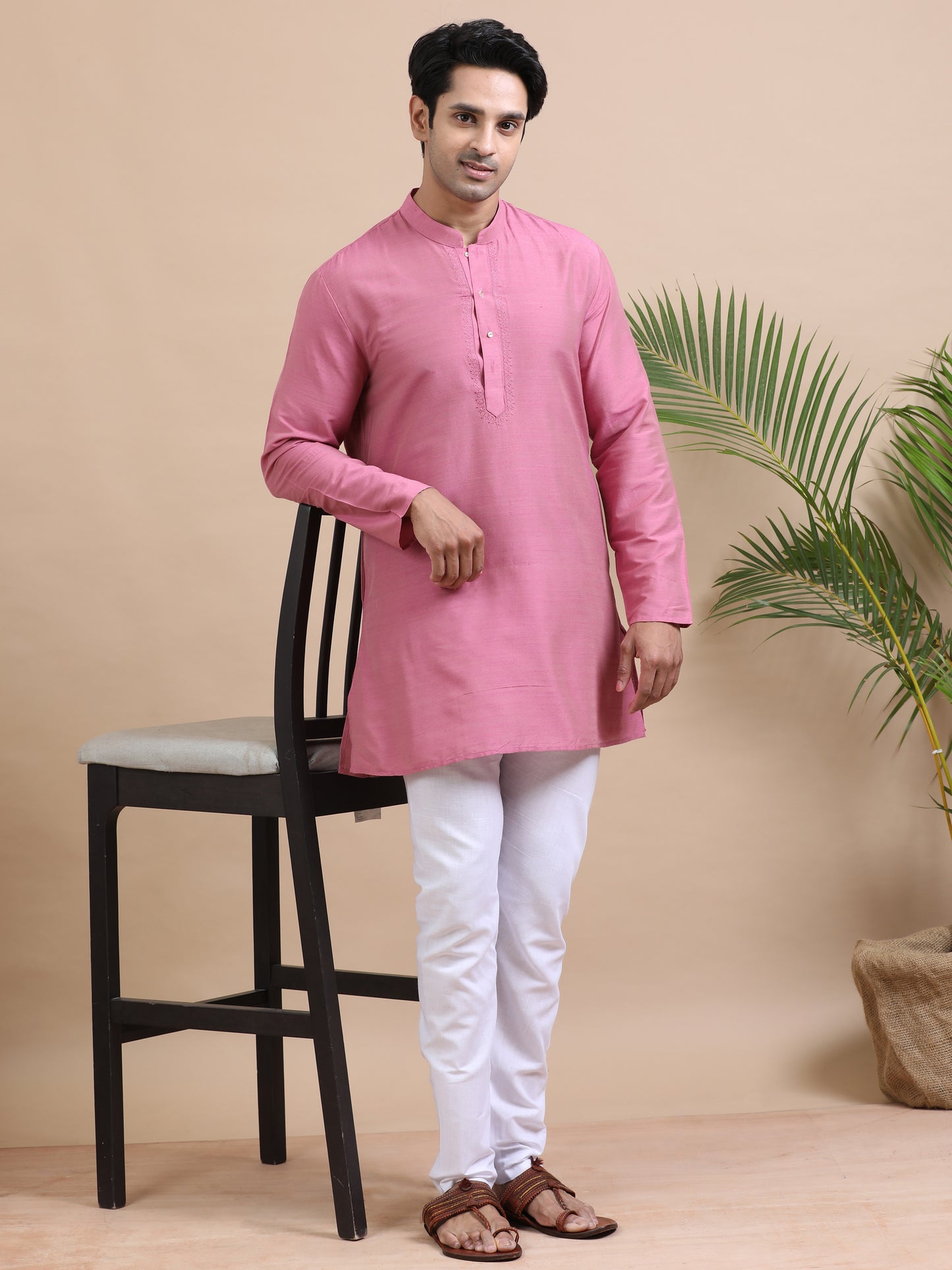 Tattva Solid Embroidered Mandarin Collar Short Kurta
