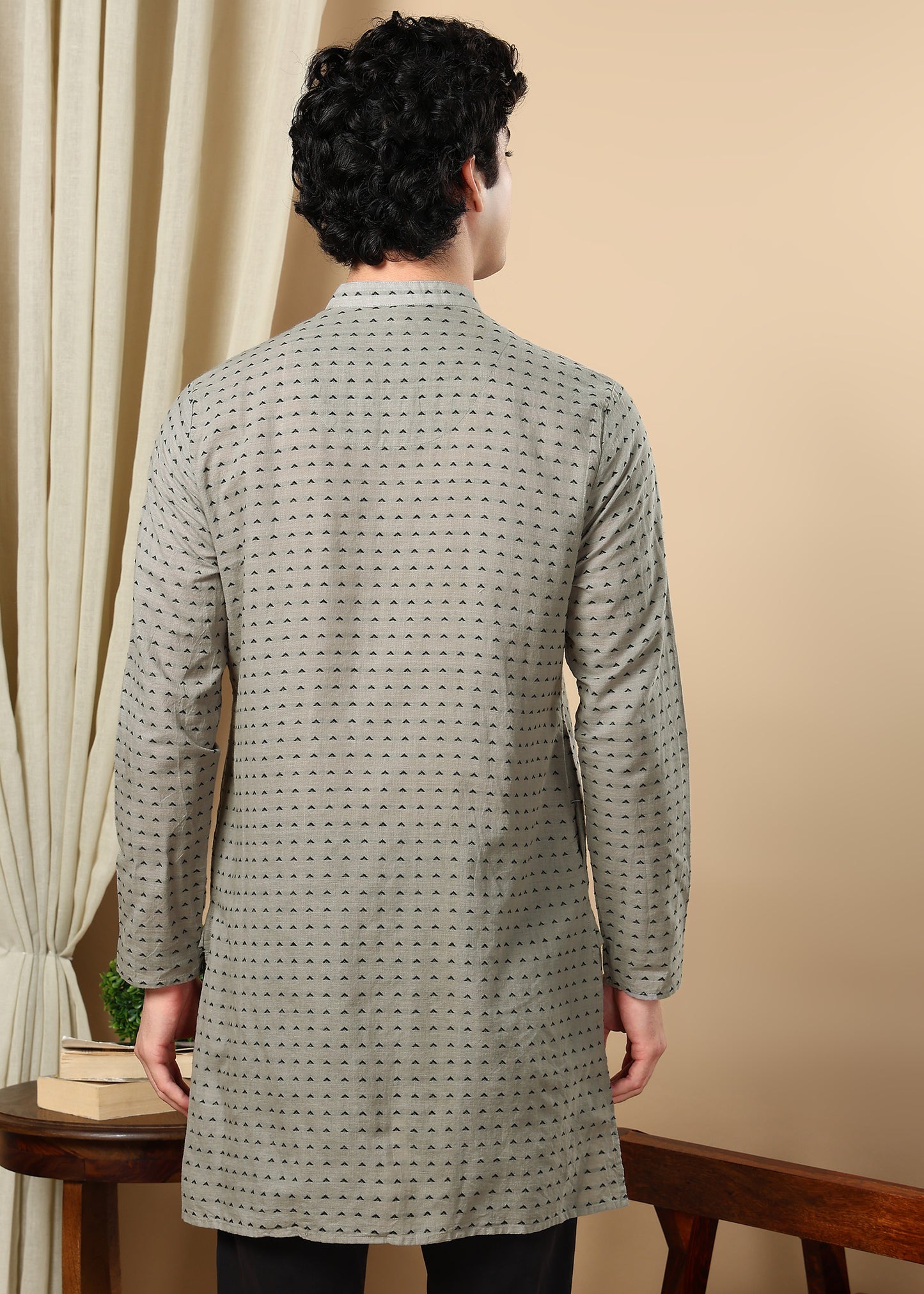 Tattva Men Thread Work Kurta