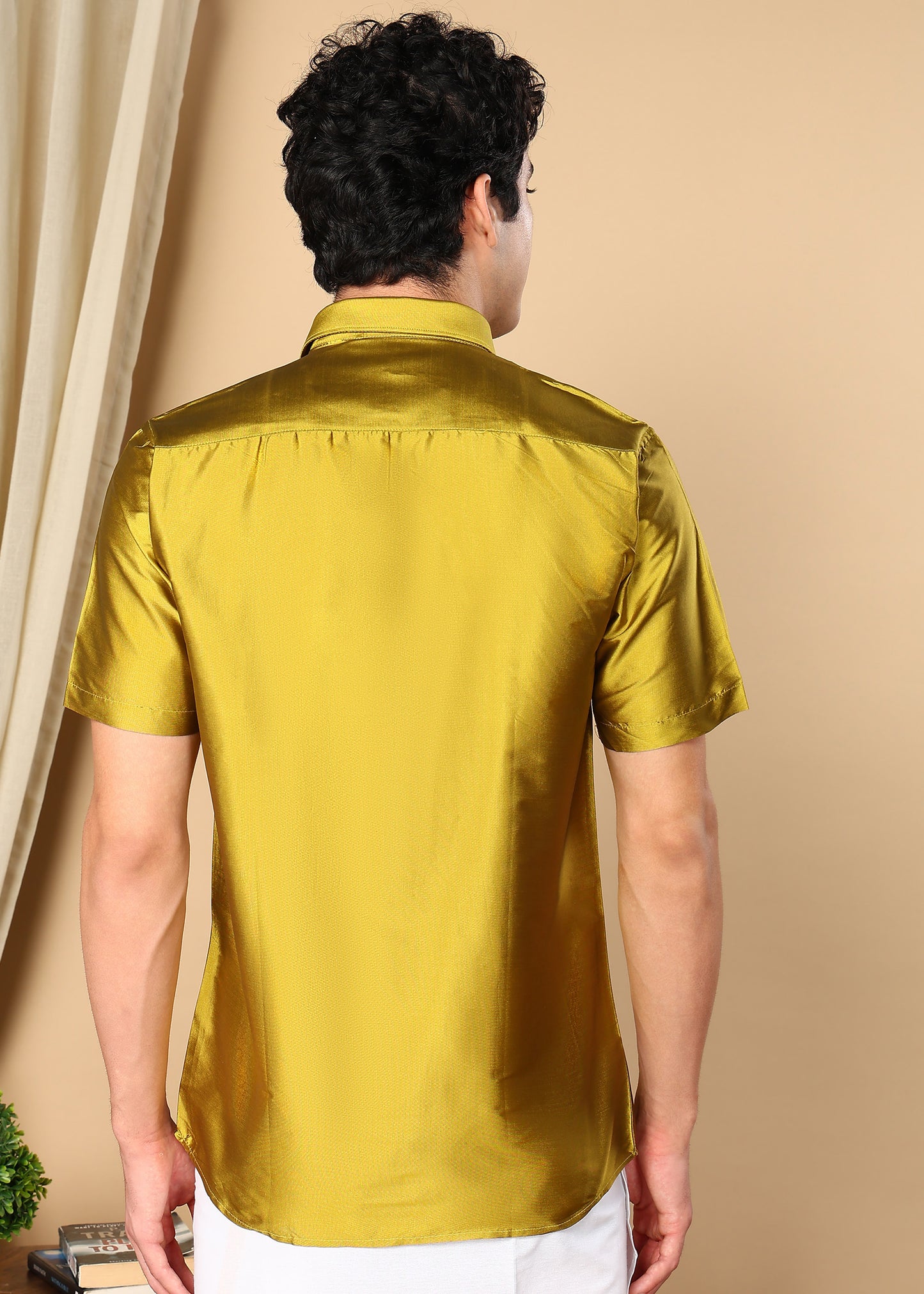 Tattva Slim Solid Half Sleeve Casual Shirt