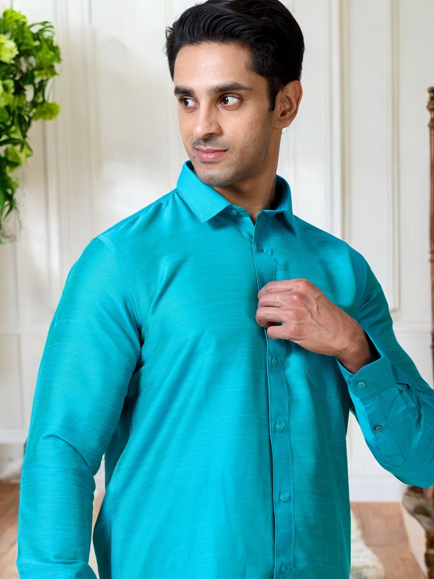 Tattva Men Slim Fit Solid Cut Away Collar Formal Shirt